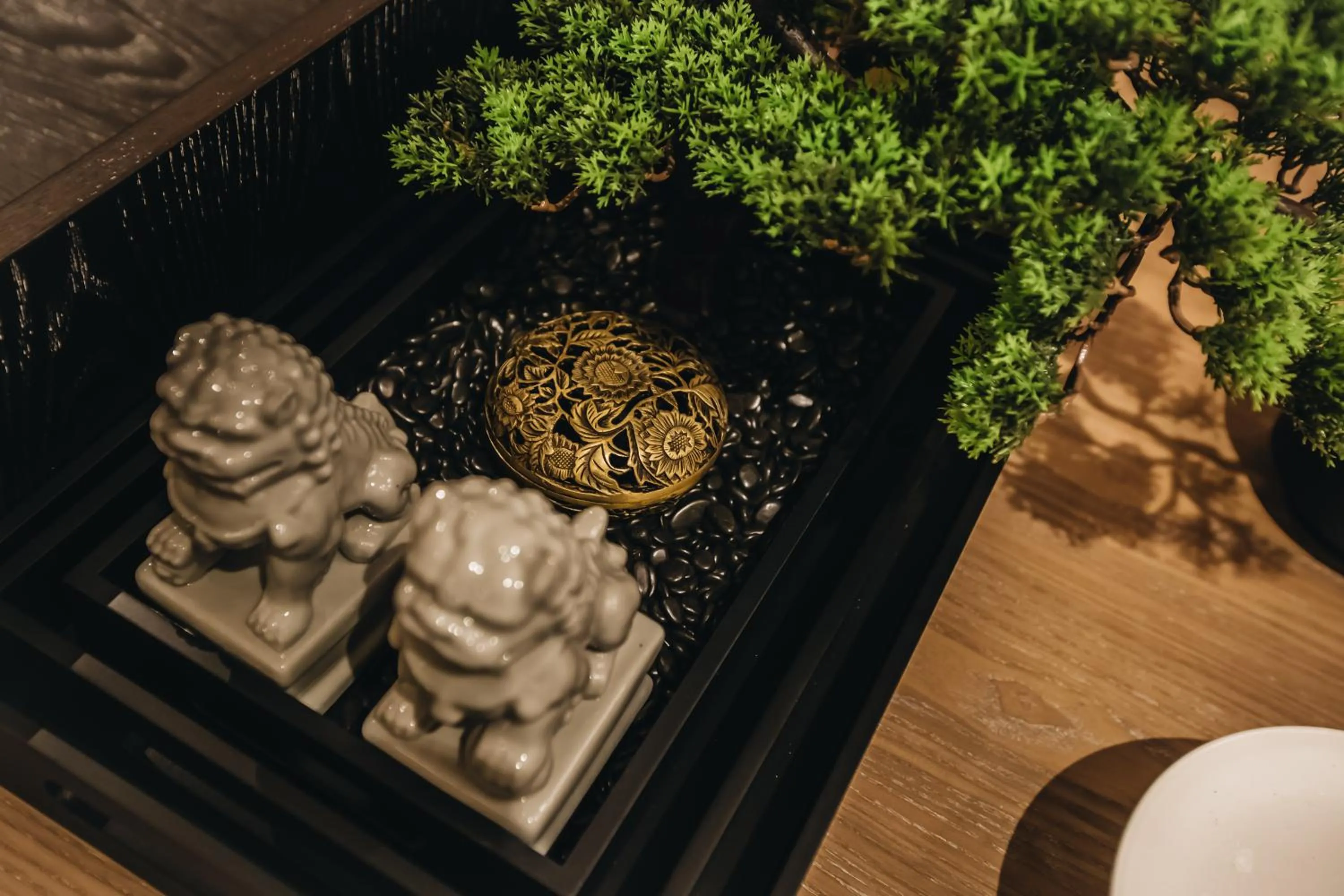 Decorative detail in Orienwit Hotel-Free Shuttle Bus fir Canton Fair