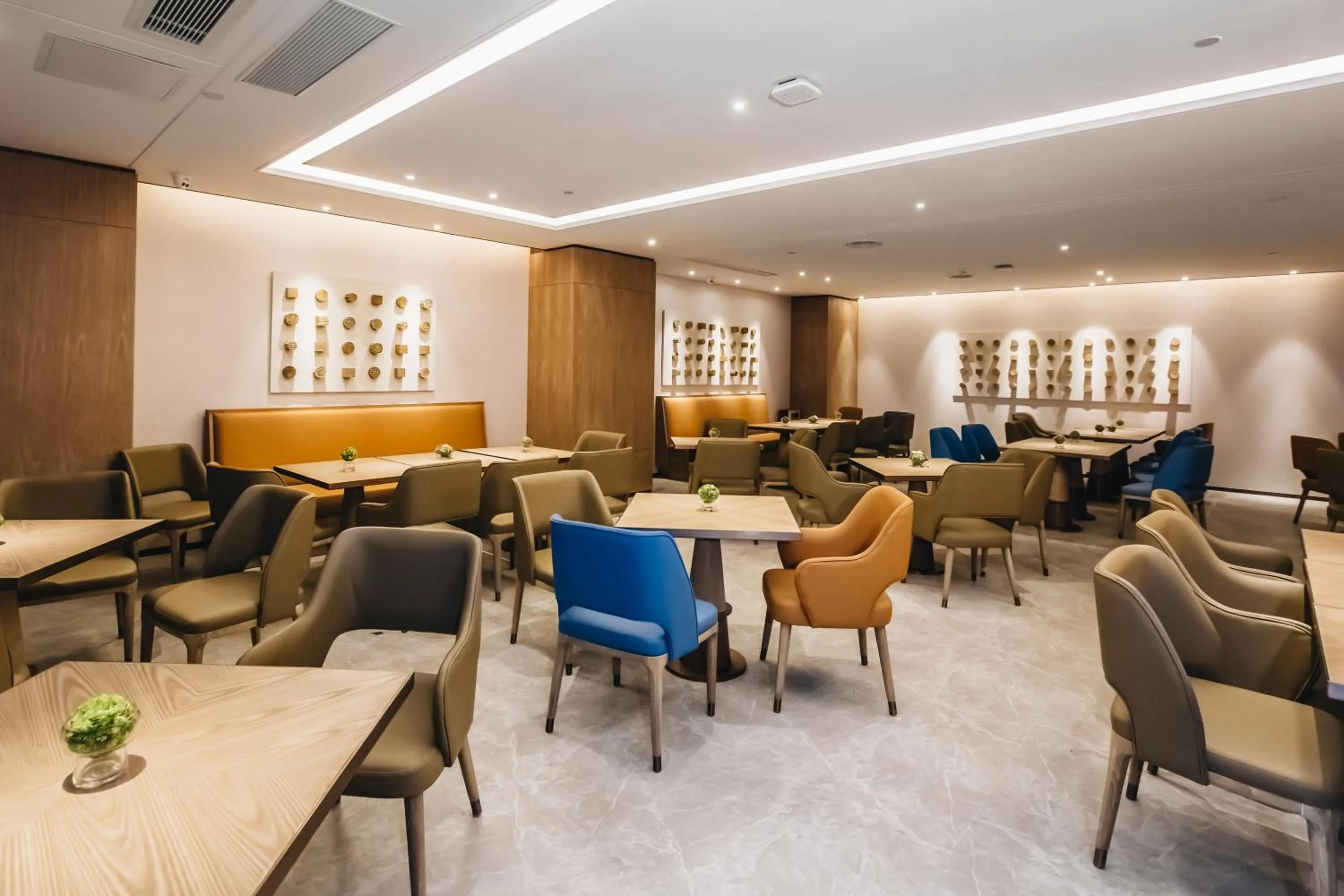 Restaurant/places to eat in Orienwit Hotel-Free Shuttle Bus fir Canton Fair