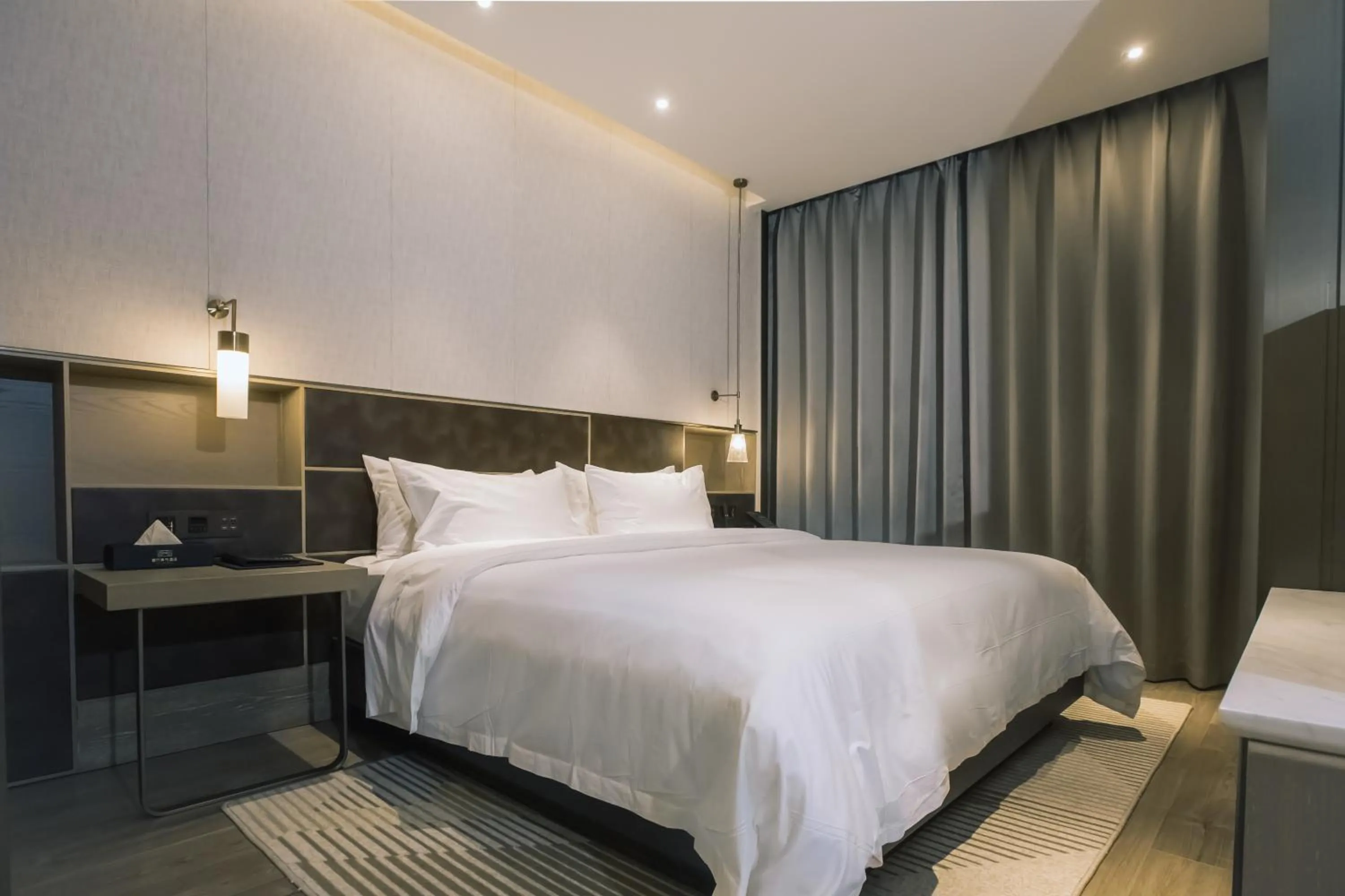 Photo of the whole room, Bed in Orienwit Hotel-Free Shuttle Bus fir Canton Fair