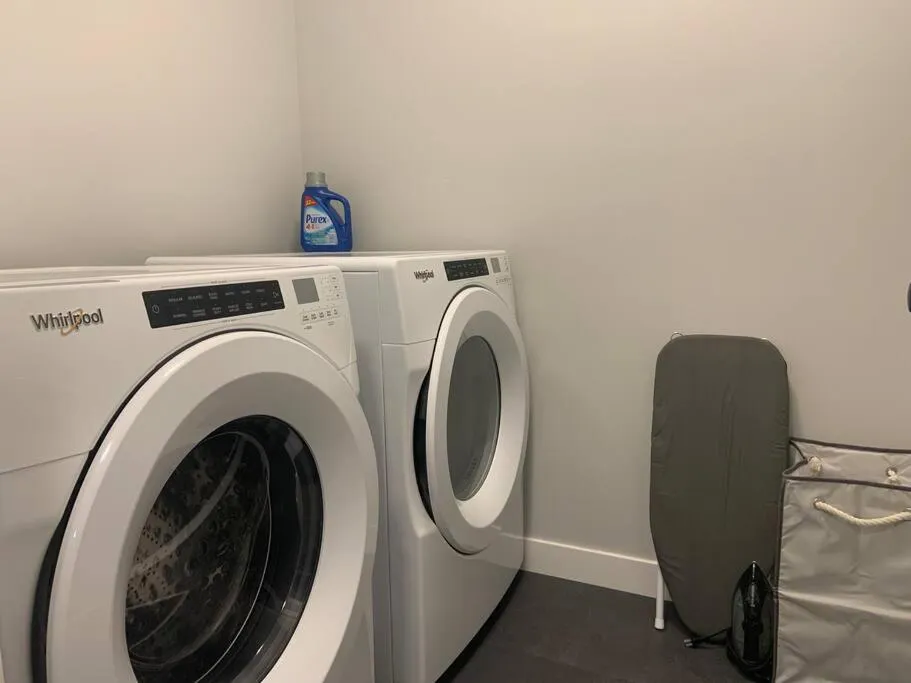 washing machine in Luxurious 3 BR Villa with free parking - King Bed