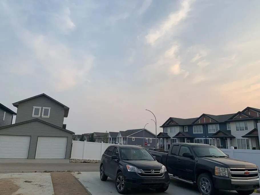 Parking in Luxurious 3 BR Villa with free parking - King Bed