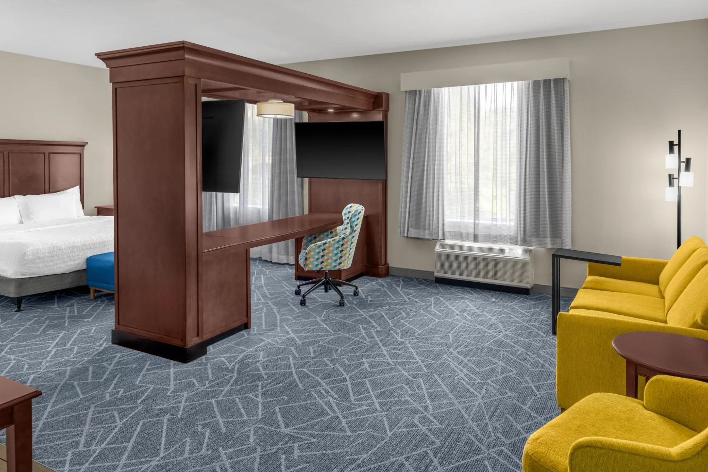 Bed in Hampton Inn and Suites Coconut Creek