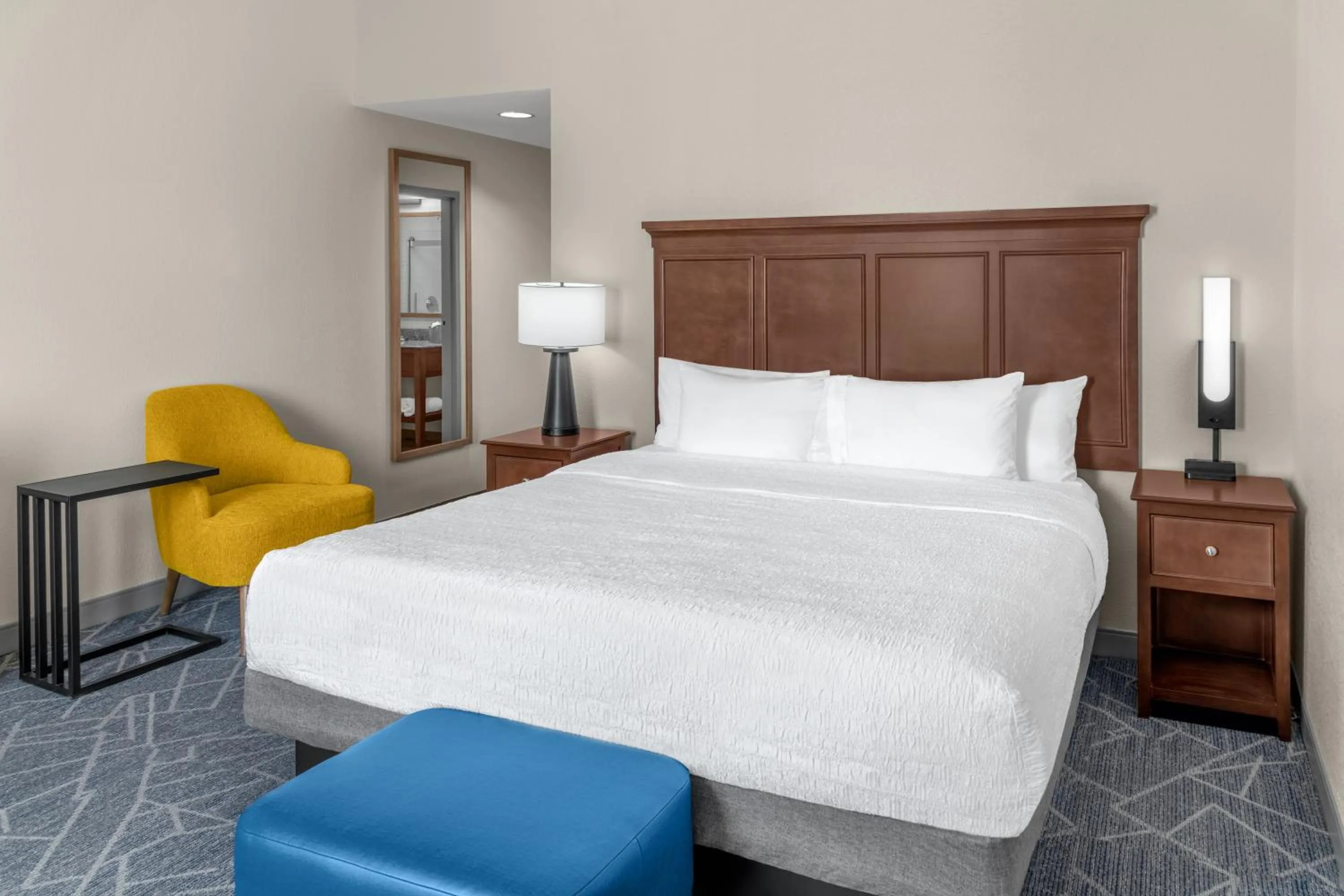 Bed in Hampton Inn and Suites Coconut Creek