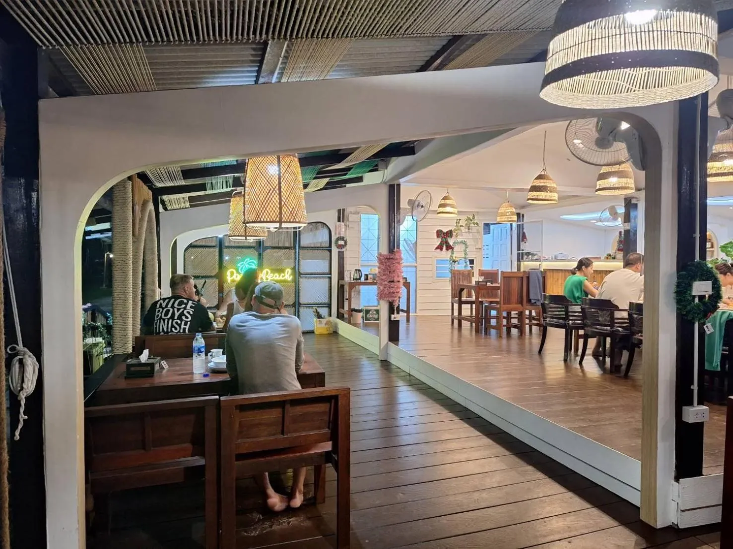 Restaurant/places to eat in PAN Beachfront Resort Krabi