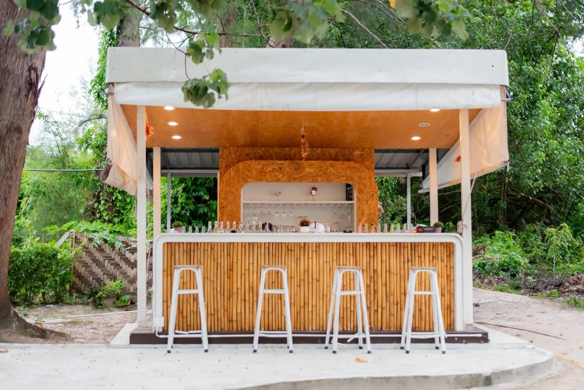 Lounge or bar in PAN Beachfront Resort Krabi