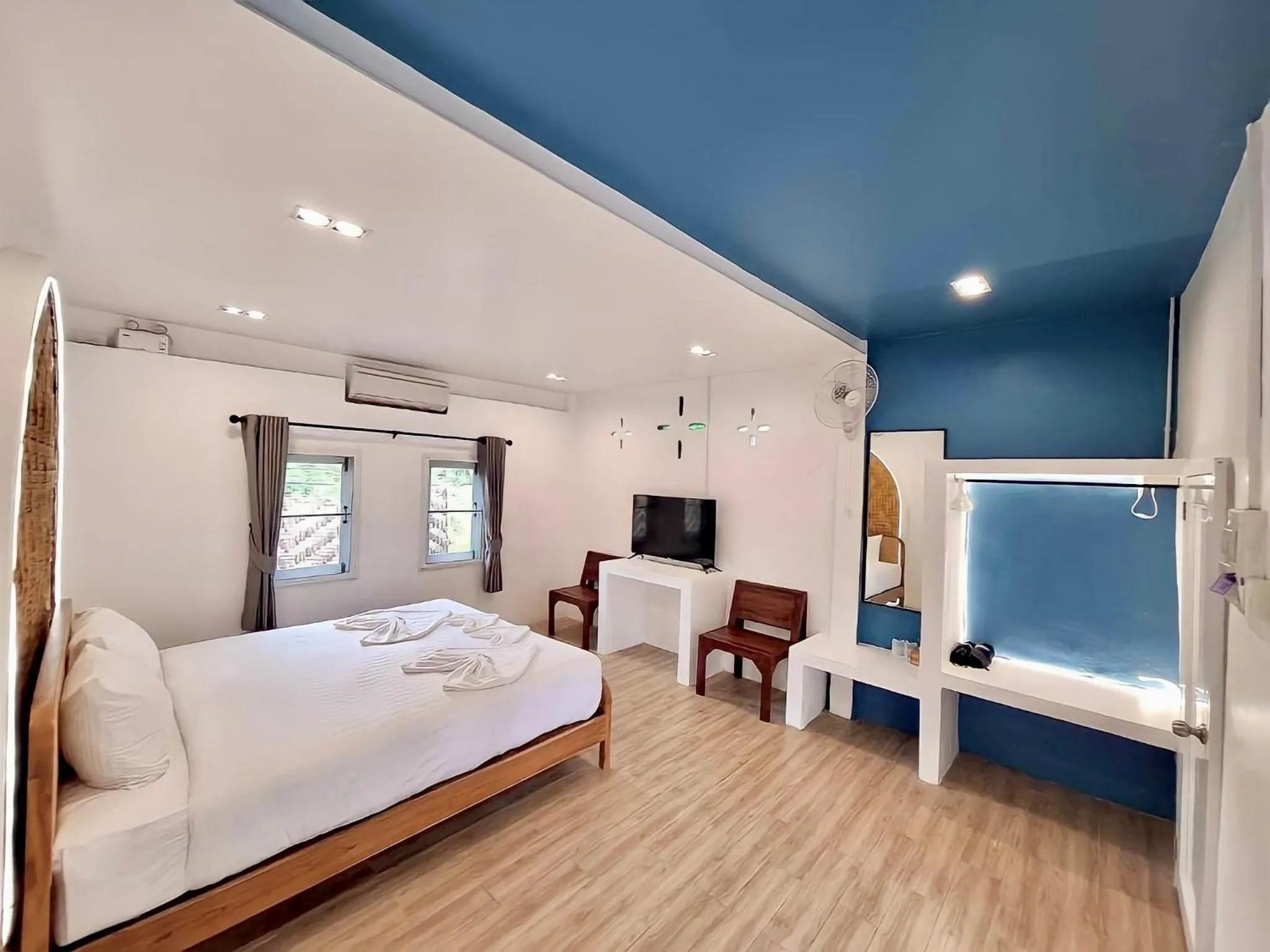 Photo of the whole room, Bed in PAN Beachfront Resort Krabi