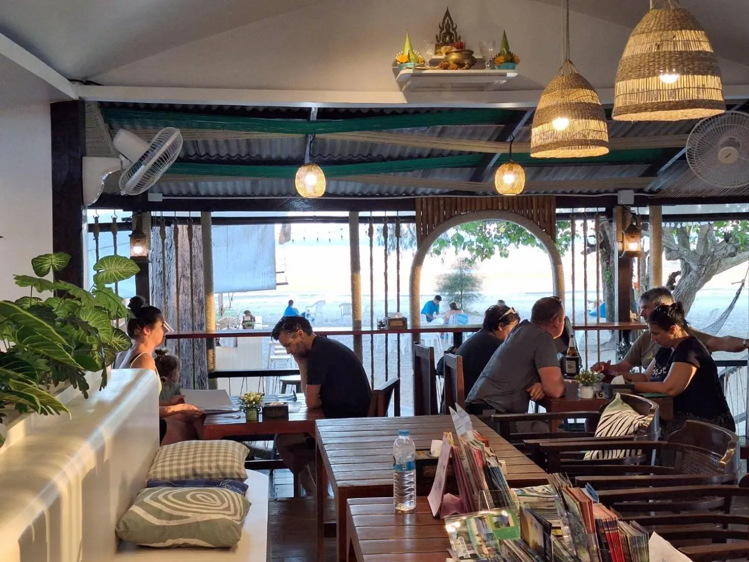 Restaurant/places to eat in PAN Beachfront Resort Krabi