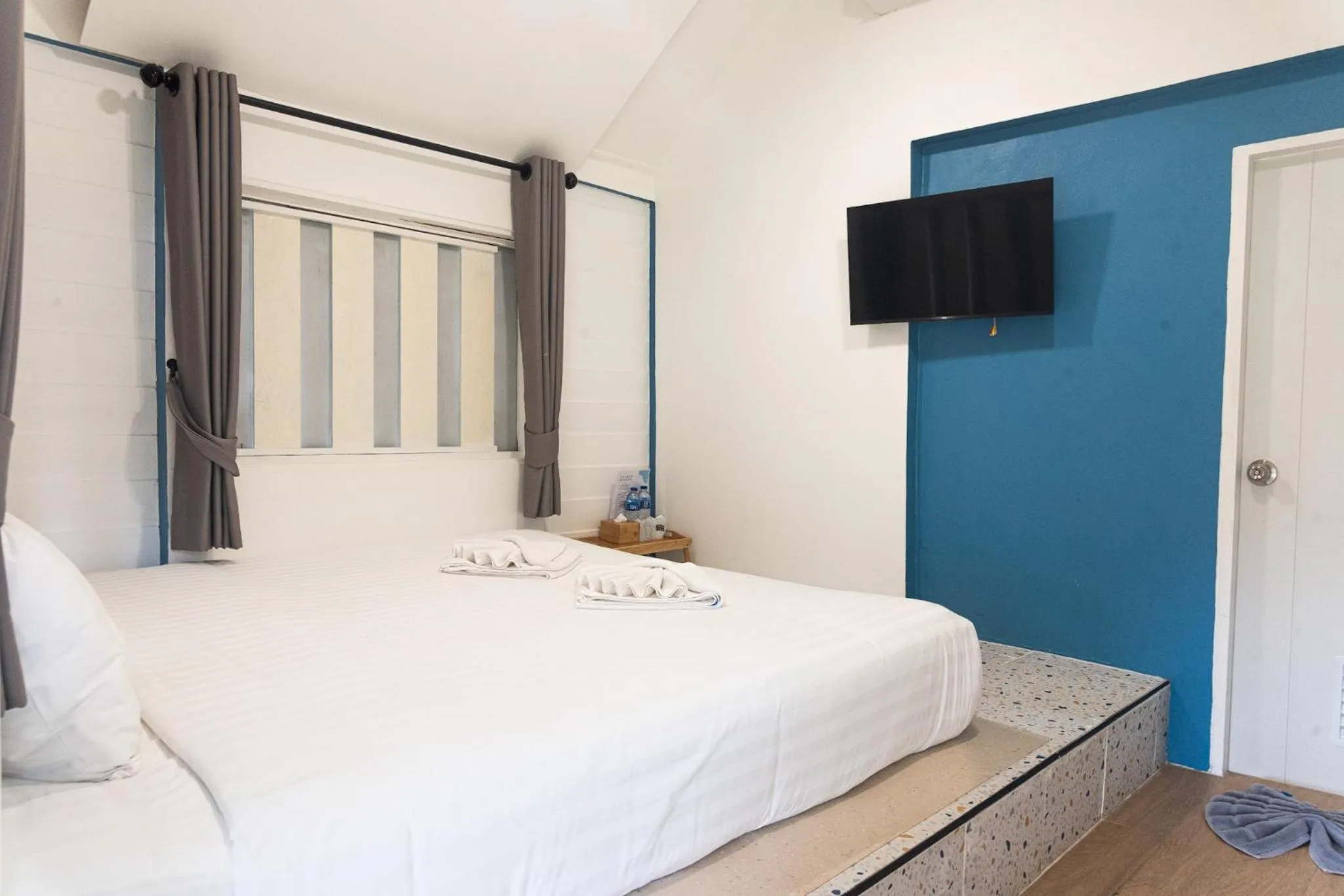 Photo of the whole room, Bed in PAN Beachfront Resort Krabi