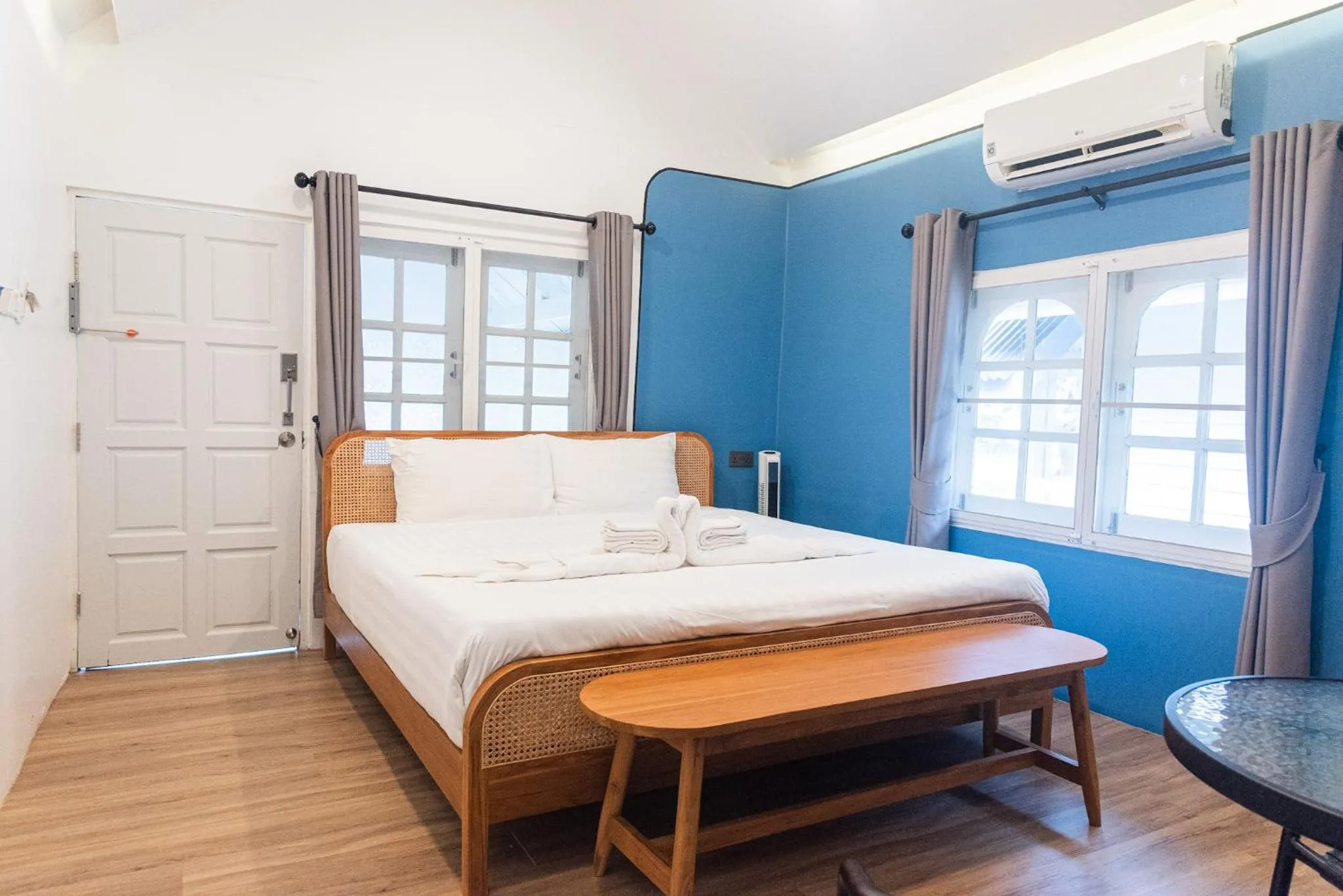 Photo of the whole room, Bed in PAN Beachfront Resort Krabi