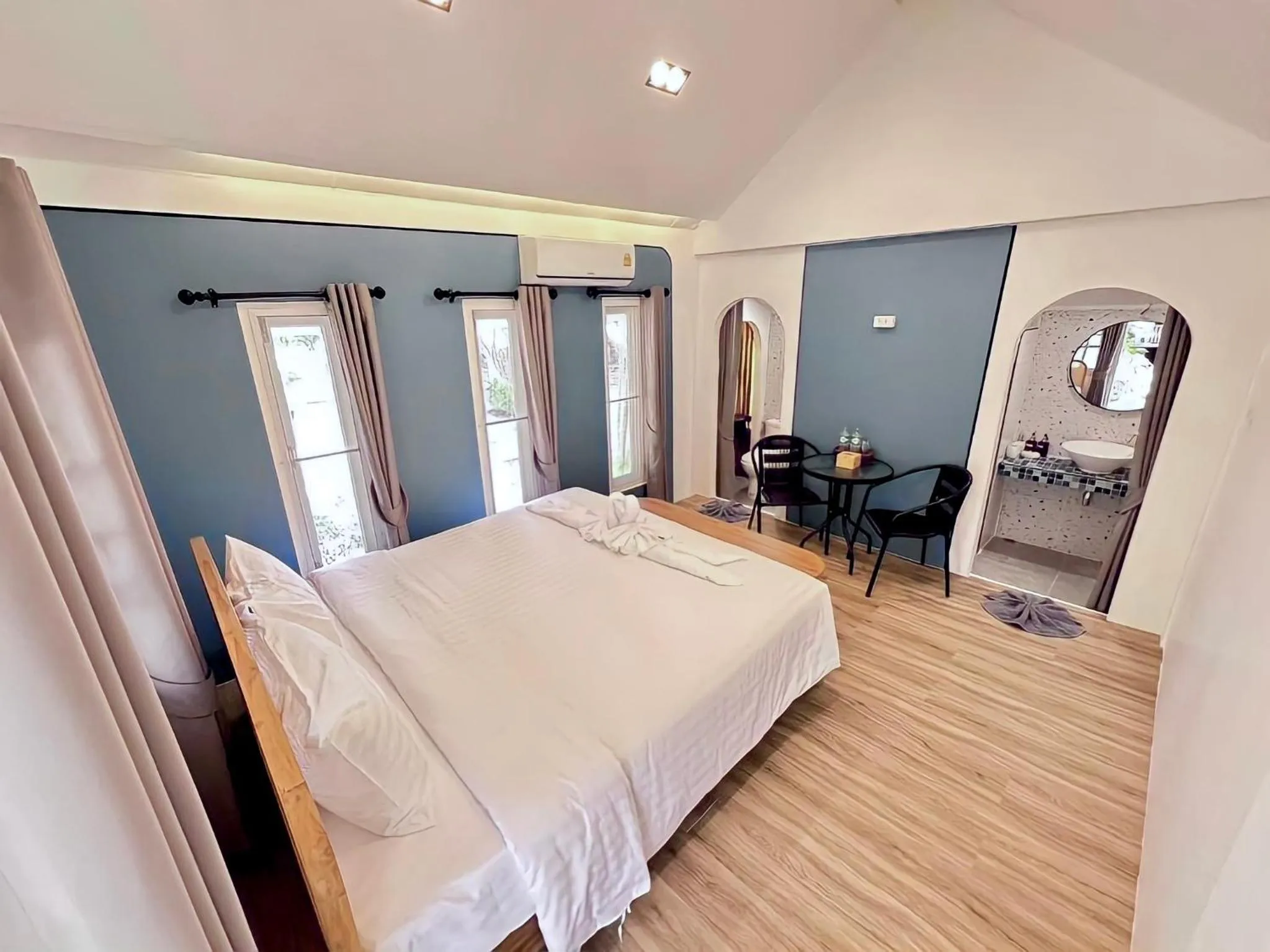 Bed in PAN Beachfront Resort Krabi