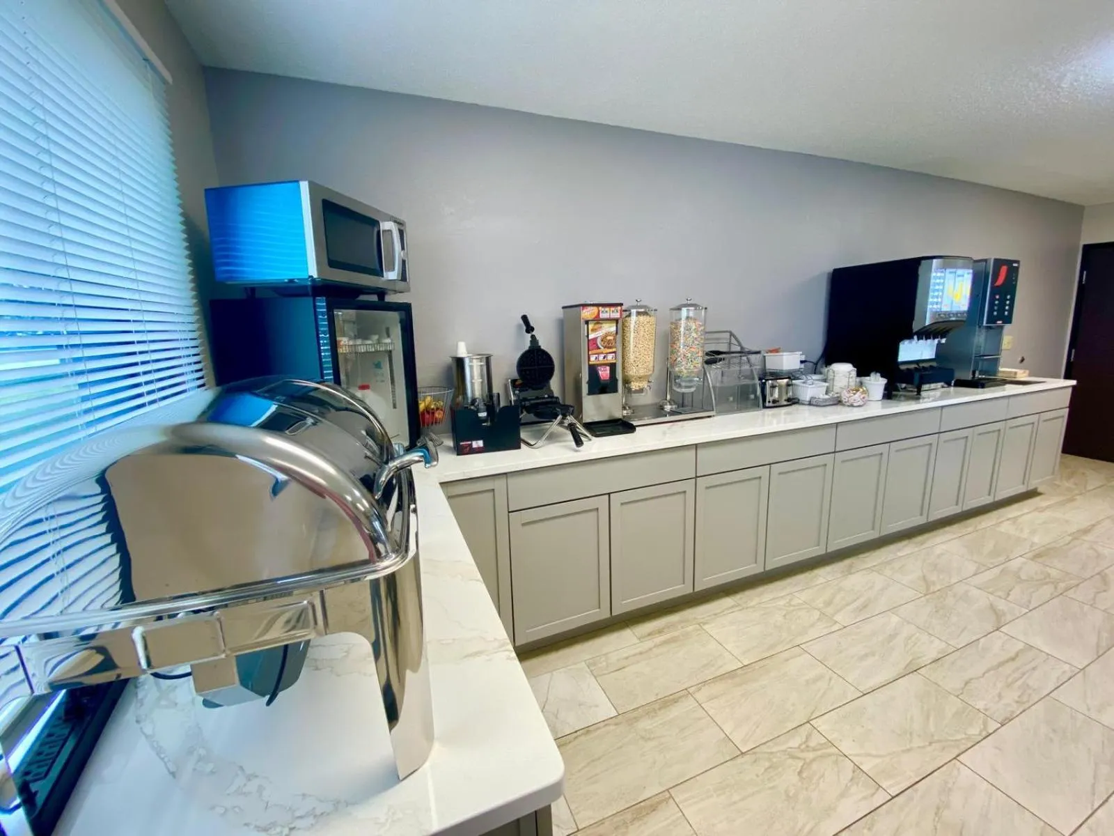 Super 8 by Wyndham Oshkosh Airport