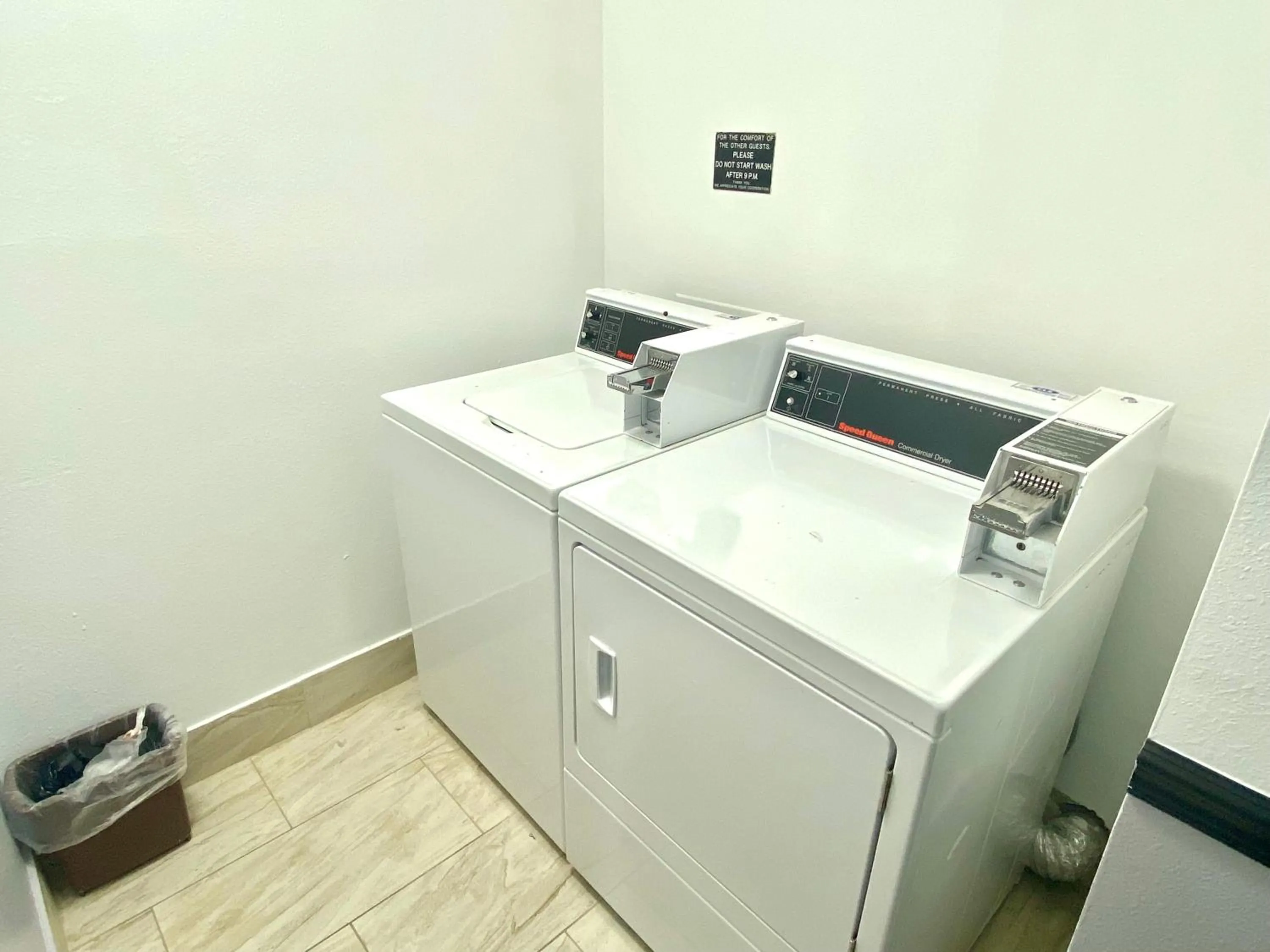 Super 8 by Wyndham Oshkosh Airport