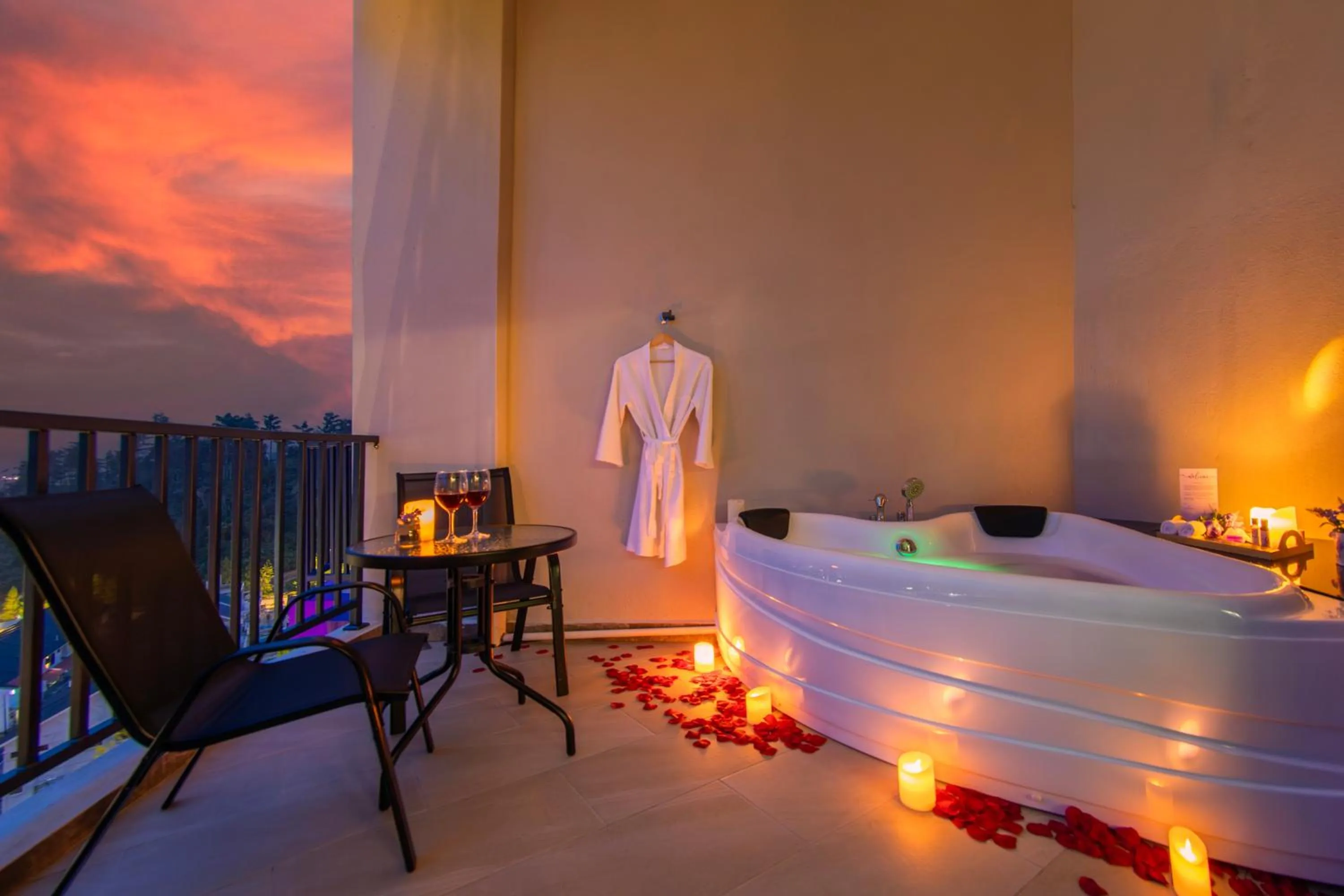 Hot Tub, Bed in Cameron Lavender Mansion by PLAY