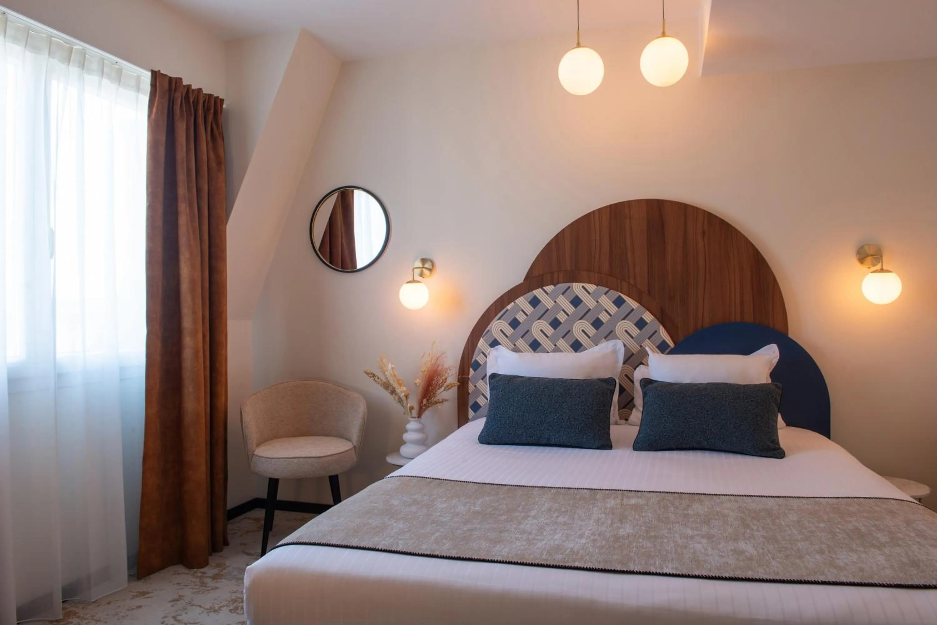 Bedroom, Bed in Helussi Hôtel