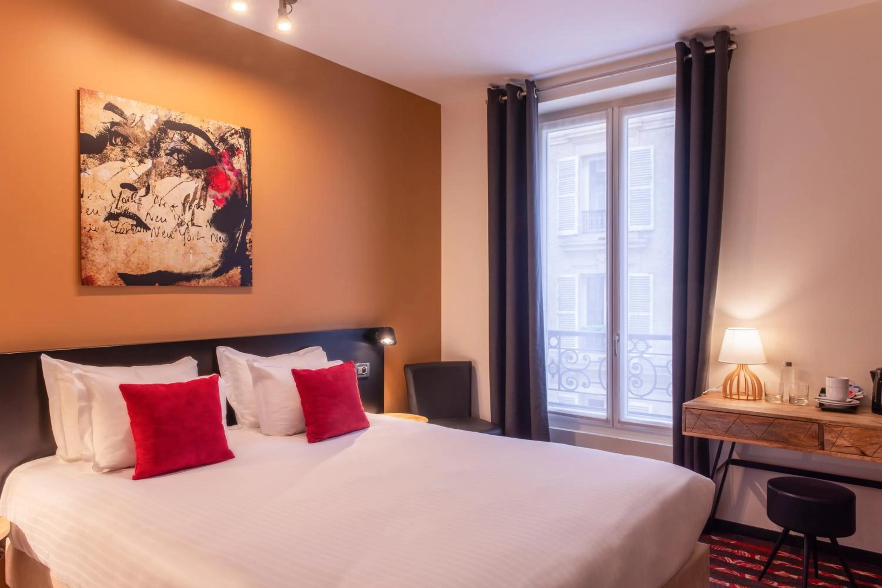 Photo of the whole room, Bed in Helussi Hôtel