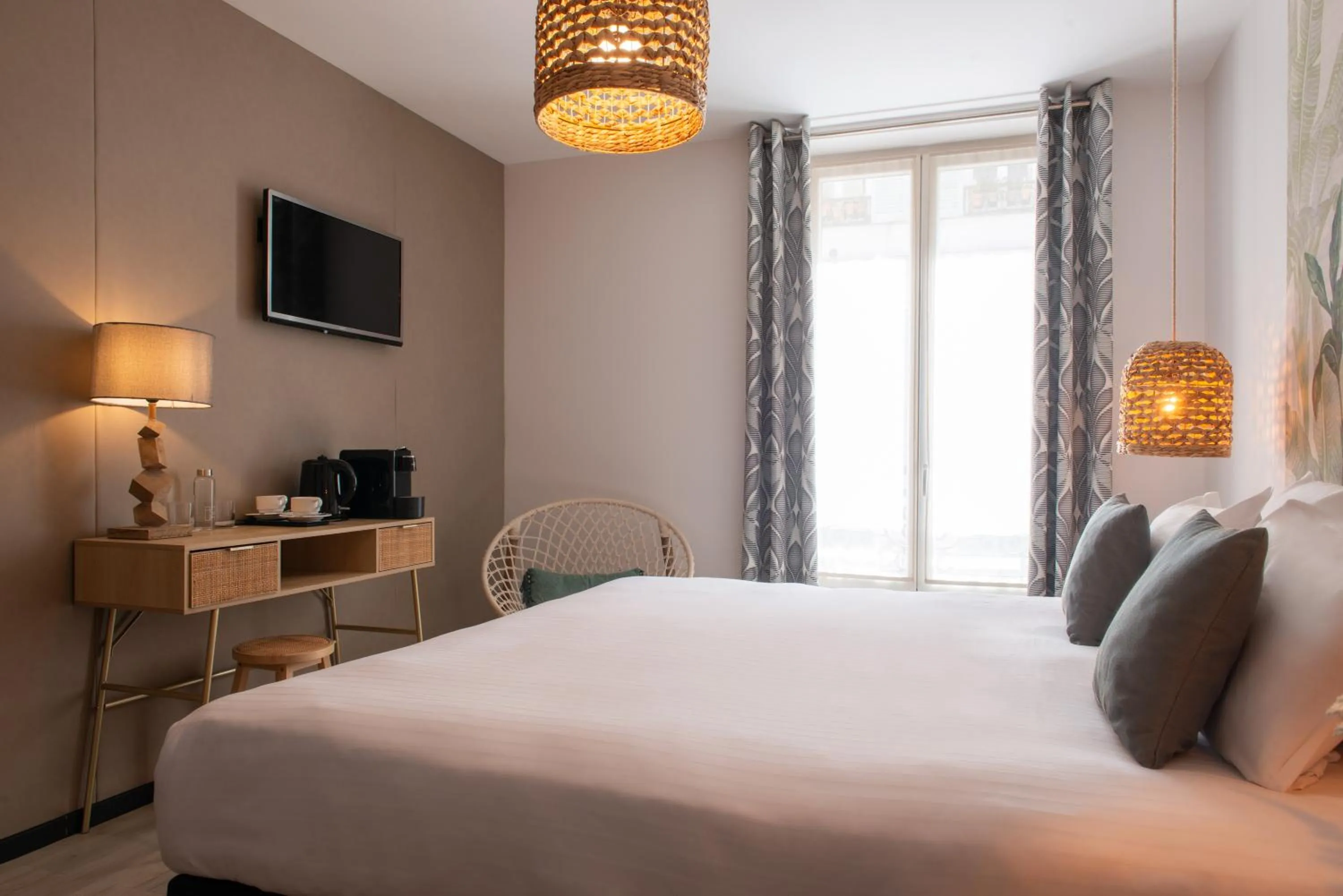 Photo of the whole room, Bed in Helussi Hôtel