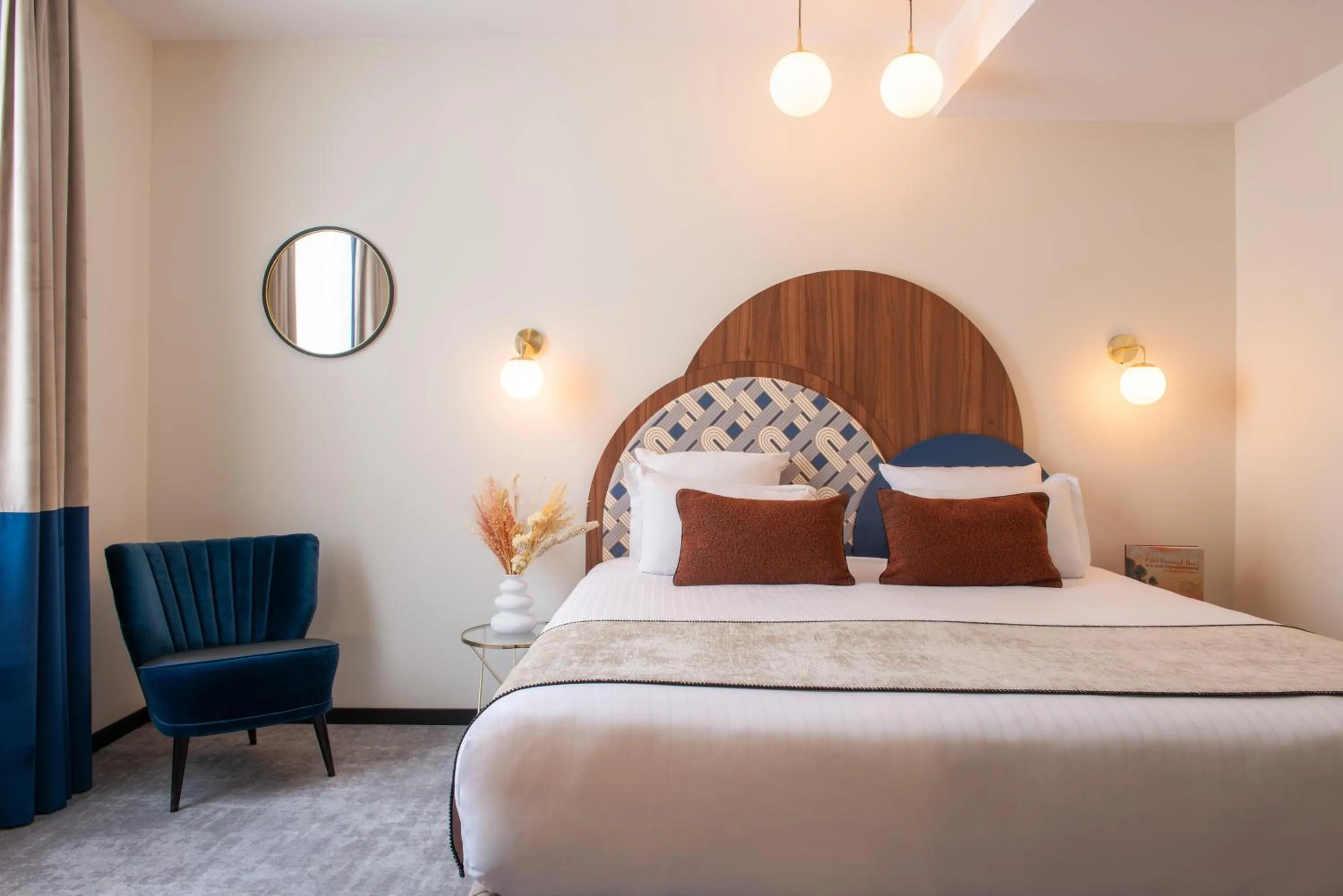 Photo of the whole room, Bed in Helussi Hôtel