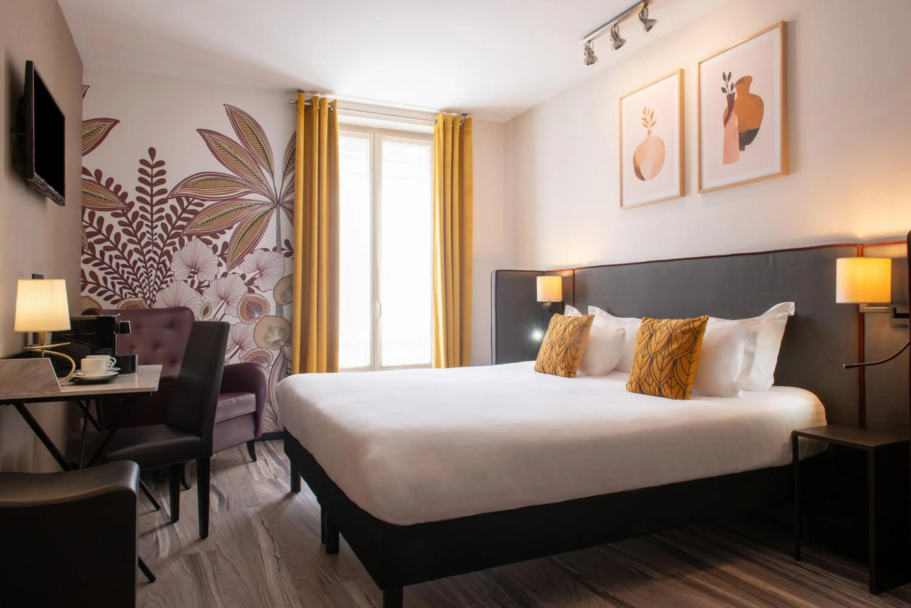 Bedroom, Bed in Helussi Hôtel