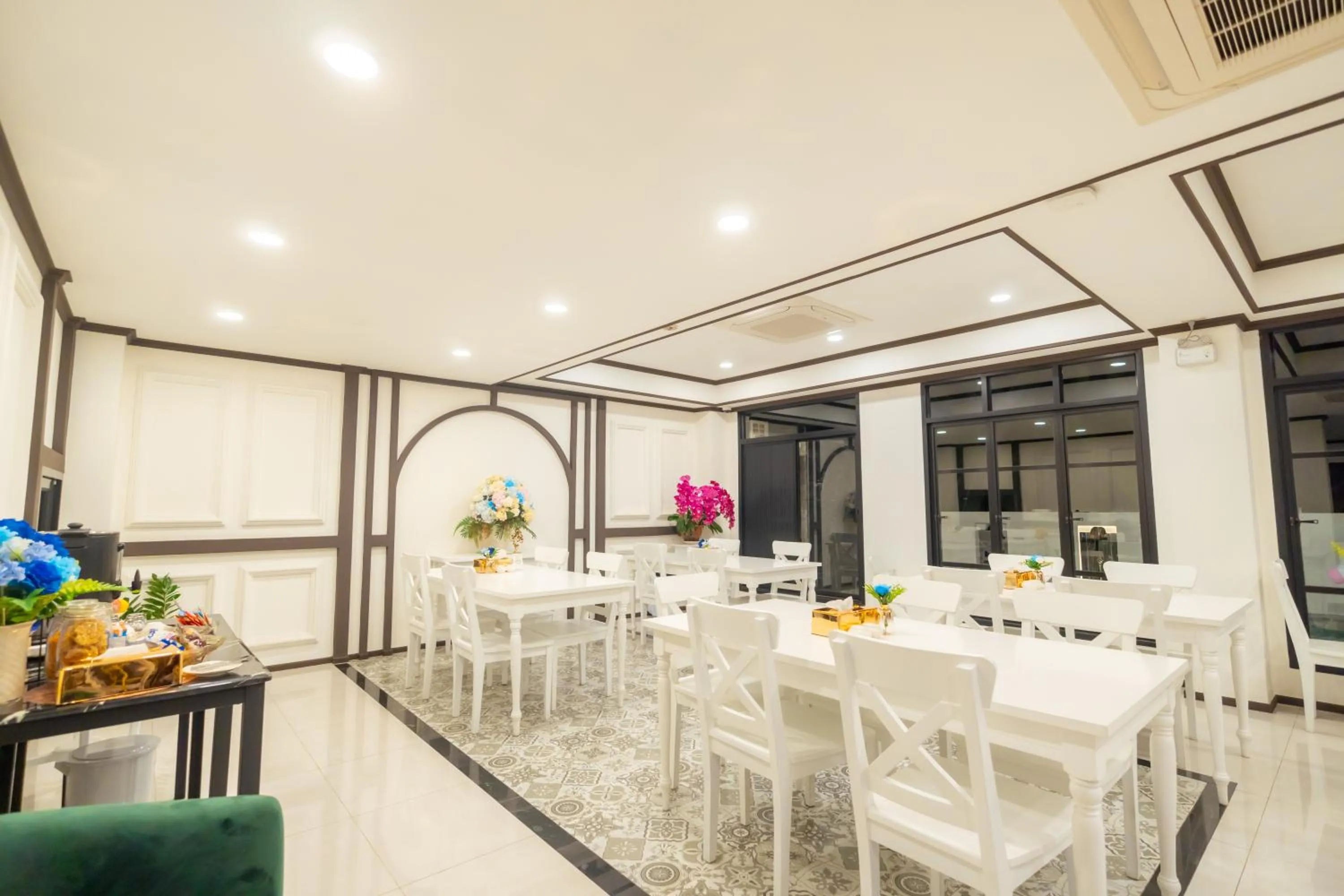 Restaurant/places to eat in Le ville lanna Chiang Mai Gate Old Town Hotel