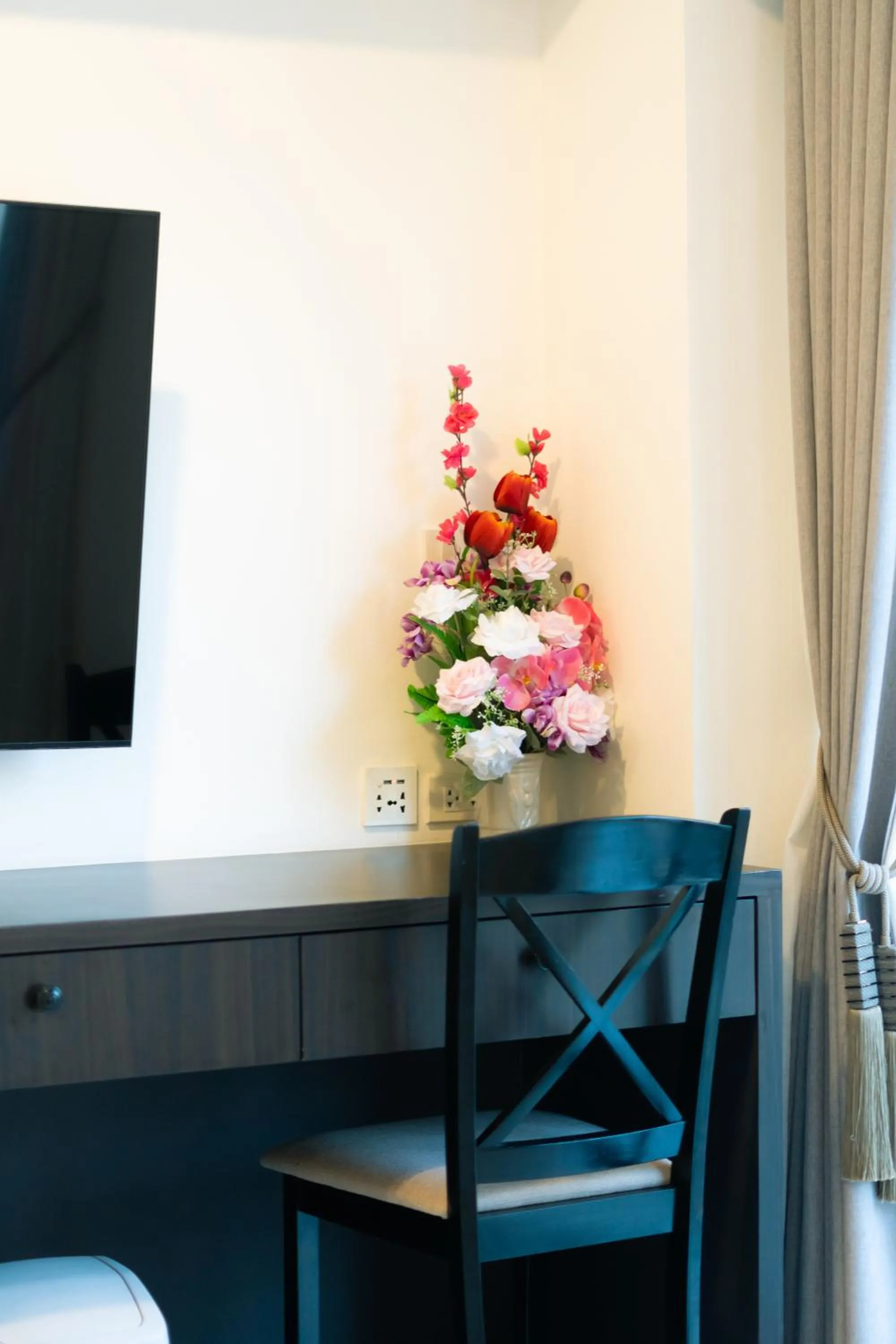 Photo of the whole room in Le ville lanna Chiang Mai Gate Old Town Hotel