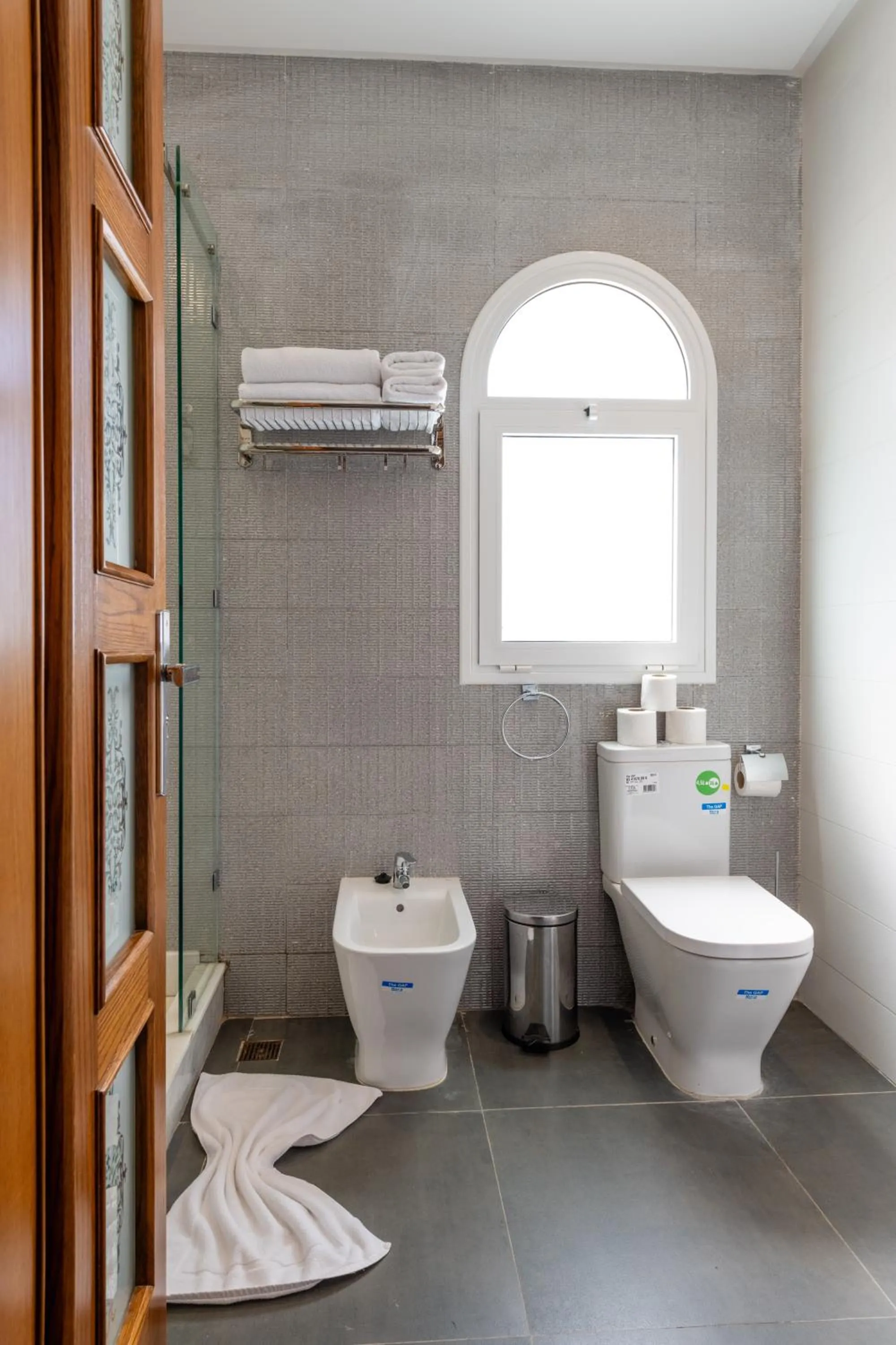 Shower in Atlantic Mnar