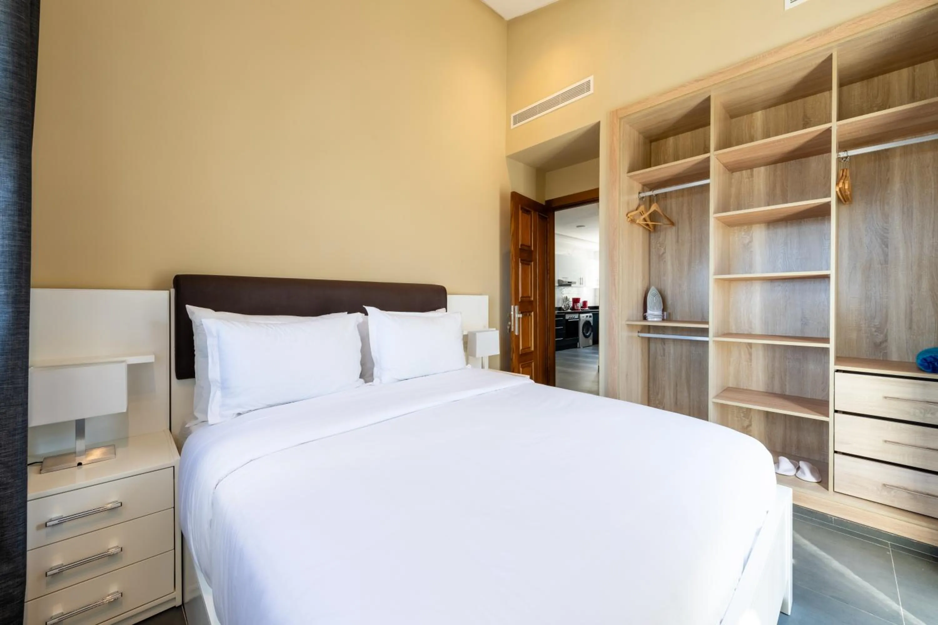 Bedroom, Bed in Atlantic Mnar