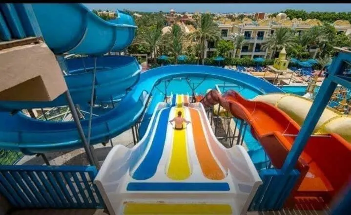 Mirage bay hotel and aqua park