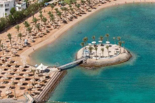 Mirage bay hotel and aqua park