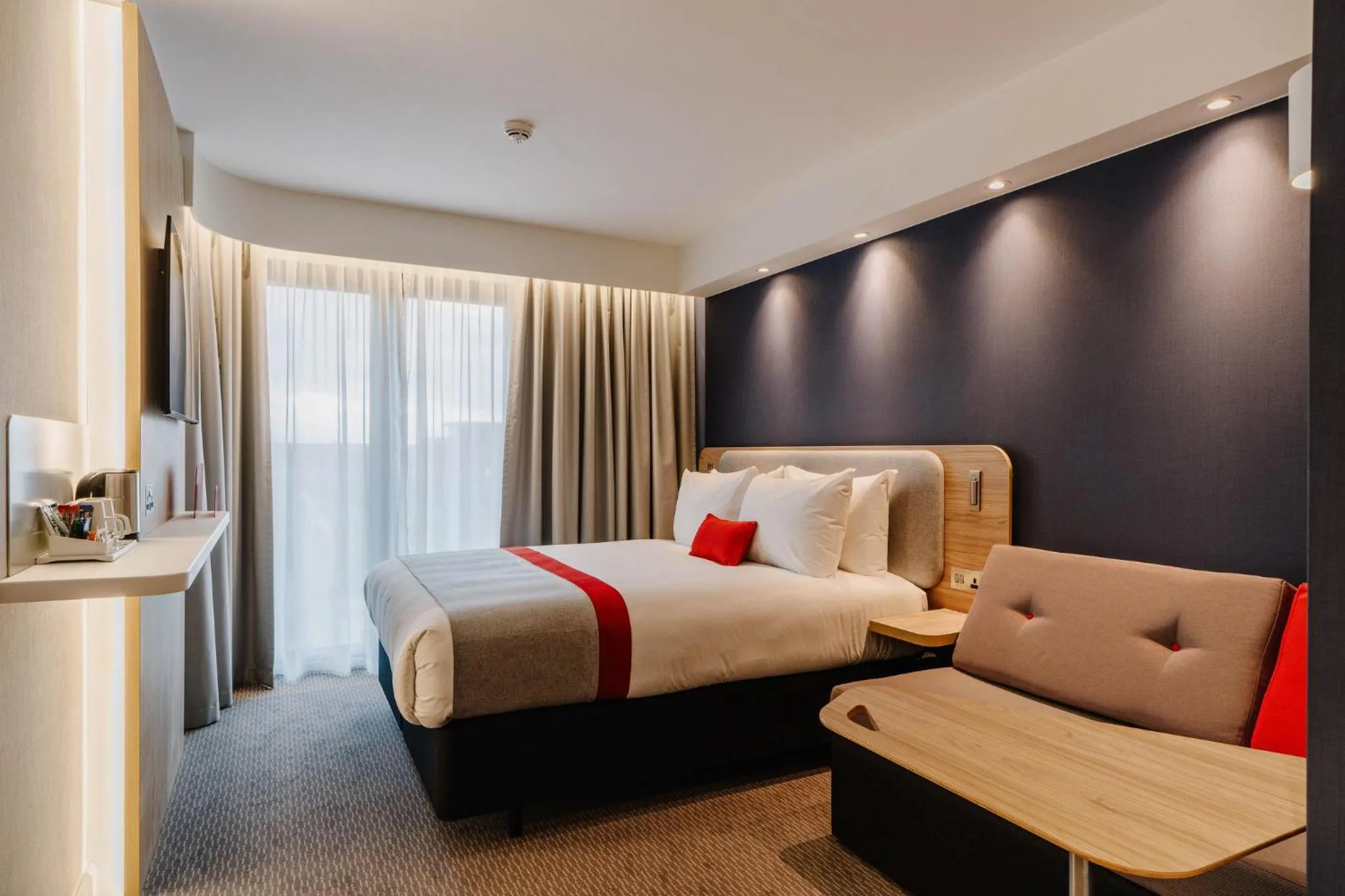 Photo of the whole room, Bed in Holiday Inn Express Liverpool - Central by IHG