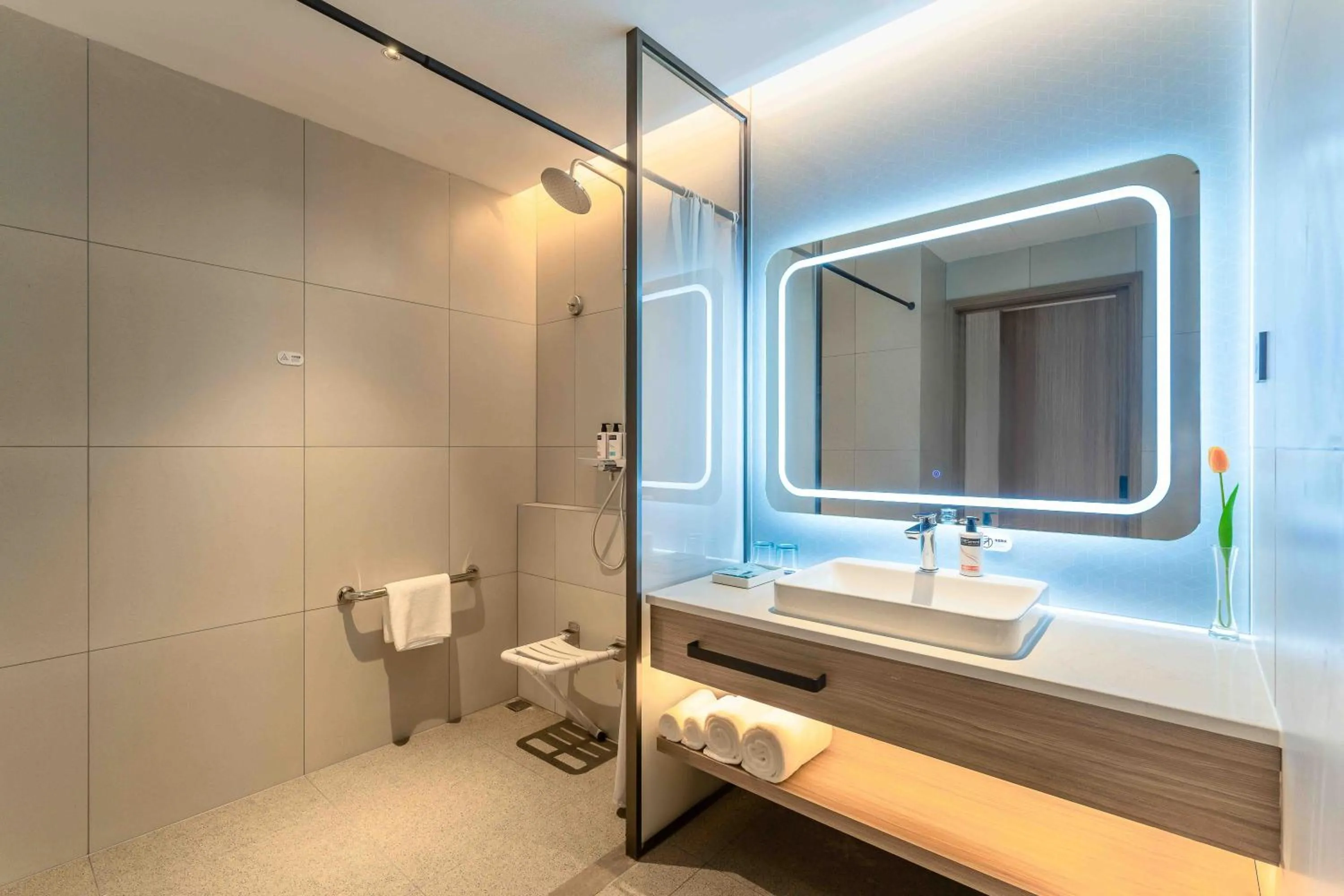 Toilet in Holiday Inn Express Hangzhou Airport by IHG