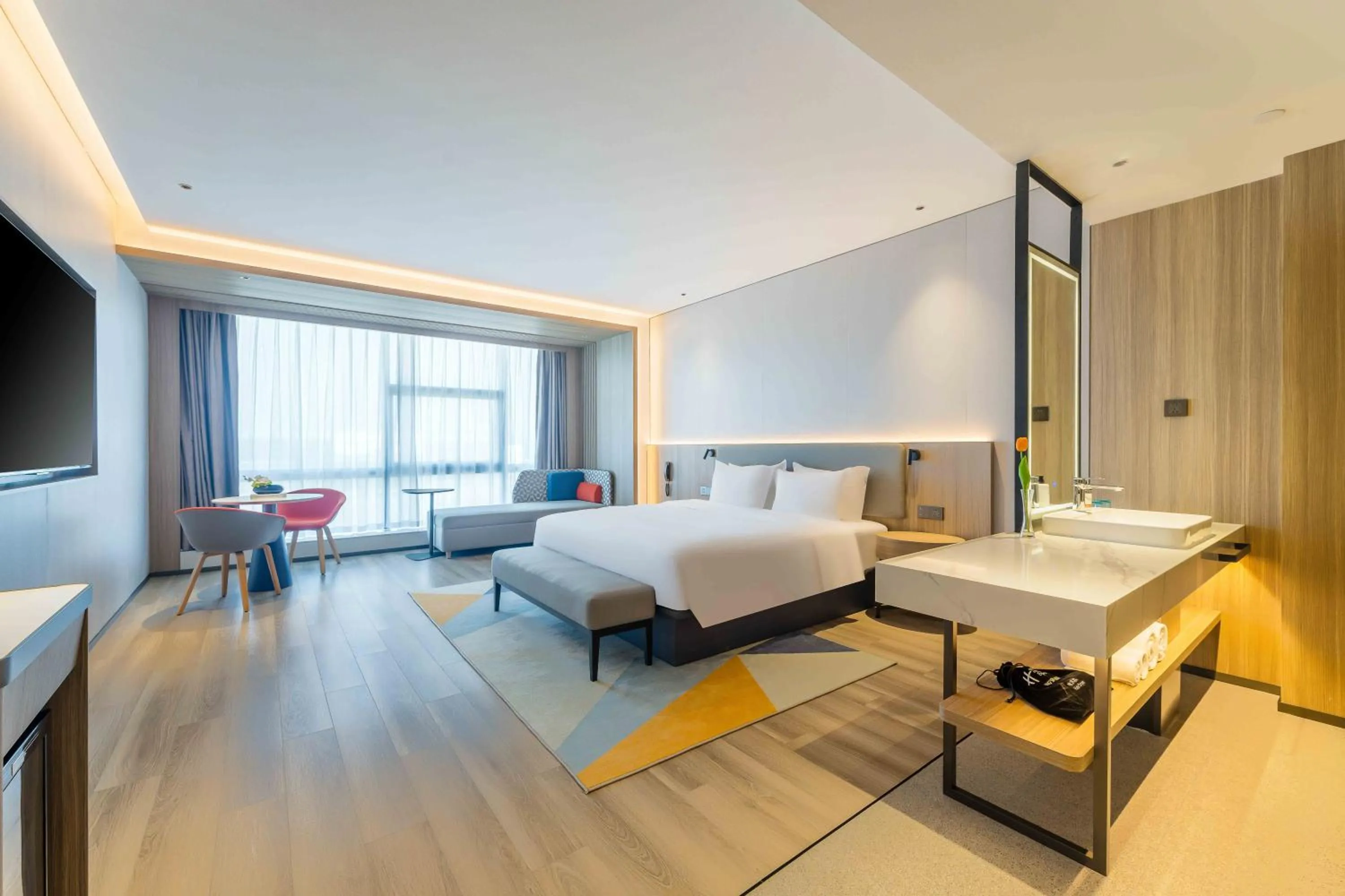 Photo of the whole room, Bed in Holiday Inn Express Hangzhou Airport by IHG