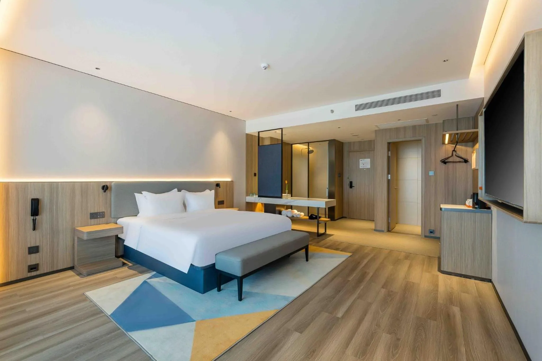 Photo of the whole room, Bed in Holiday Inn Express Hangzhou Airport by IHG