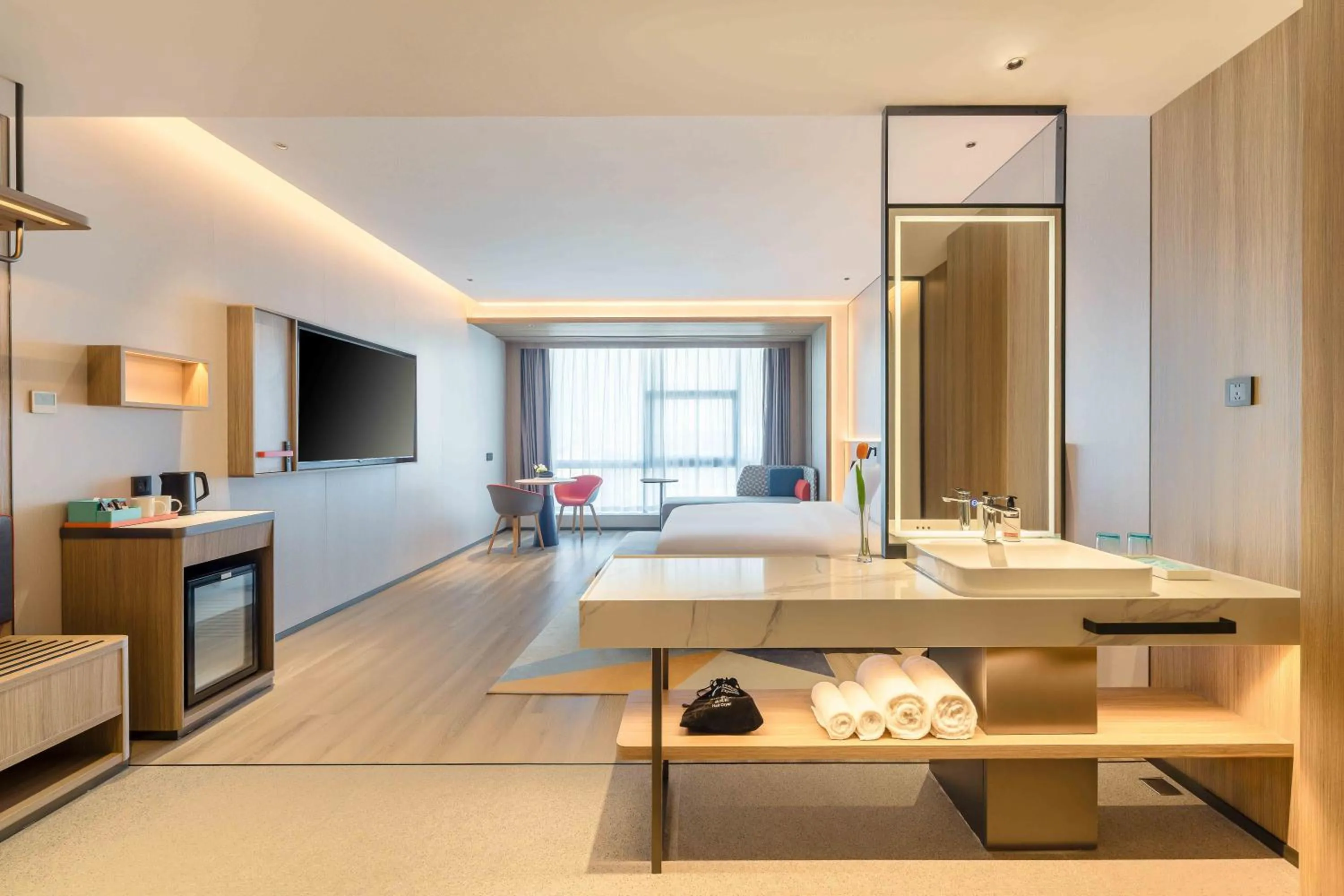 Photo of the whole room, Bed in Holiday Inn Express Hangzhou Airport by IHG