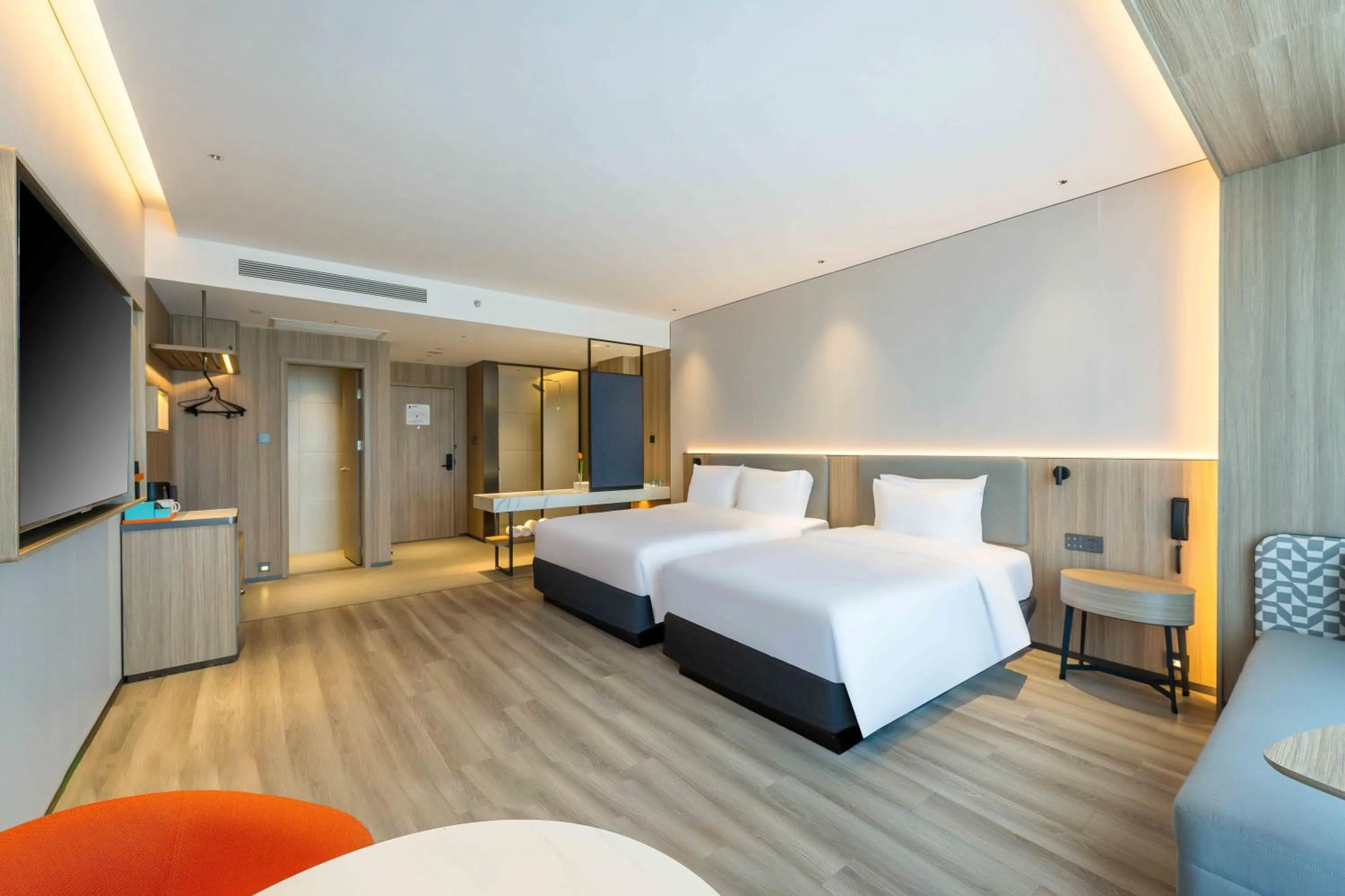 Photo of the whole room, Bed in Holiday Inn Express Hangzhou Airport by IHG