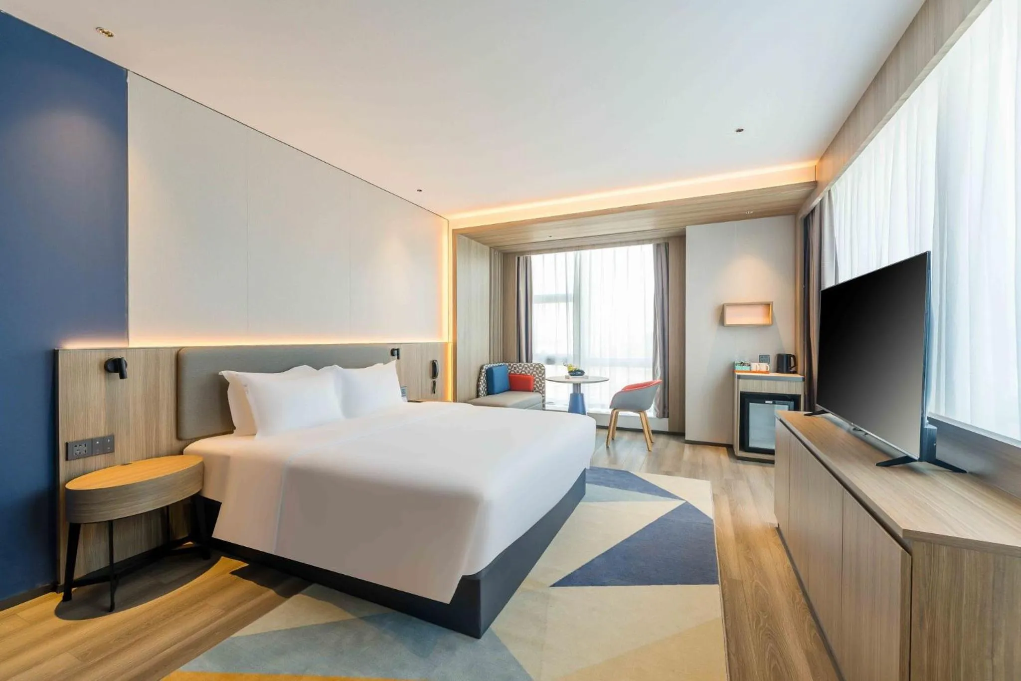 Photo of the whole room, Bed in Holiday Inn Express Hangzhou Airport by IHG