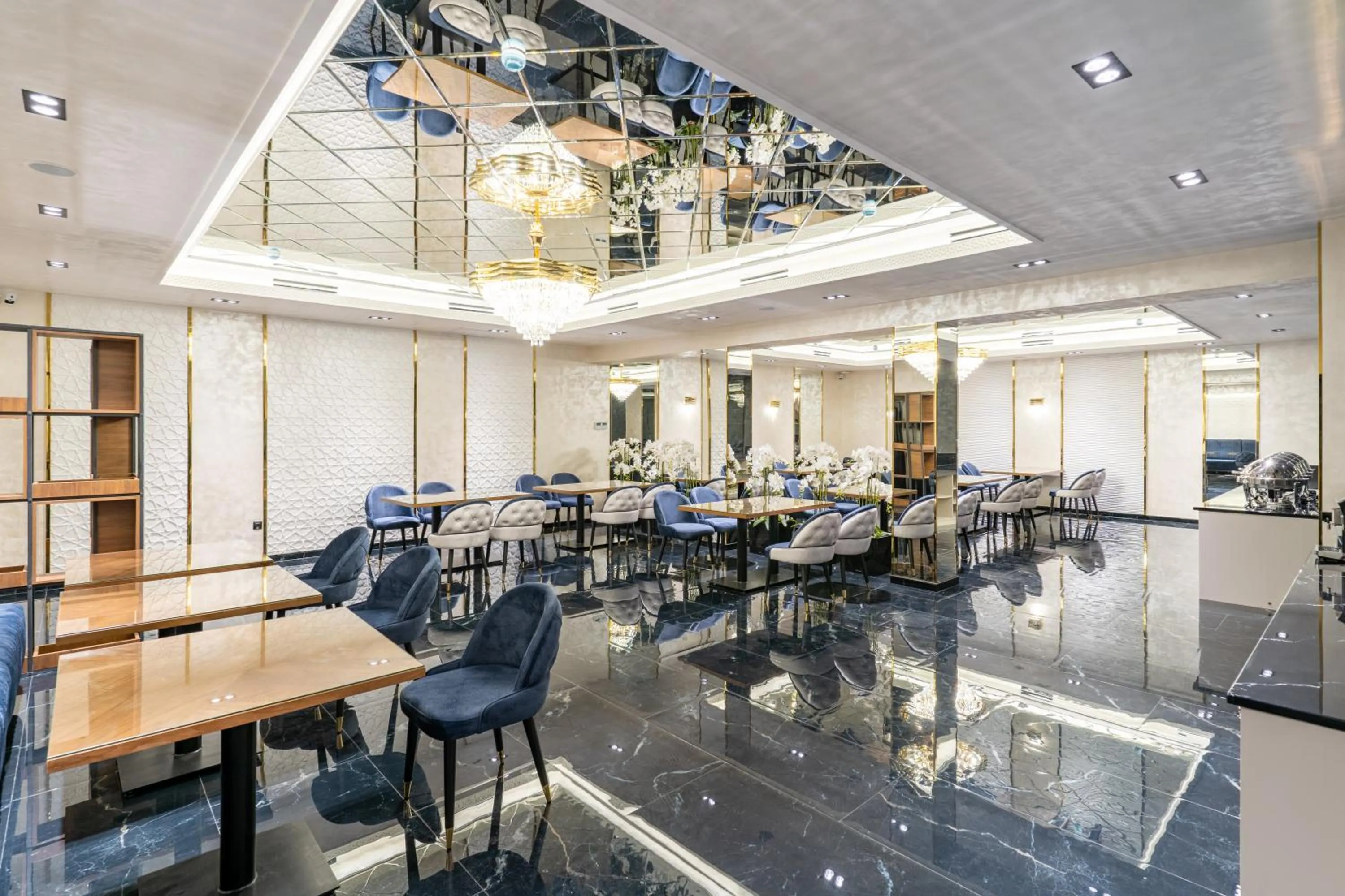 Restaurant/places to eat in MIRZO HOTEL