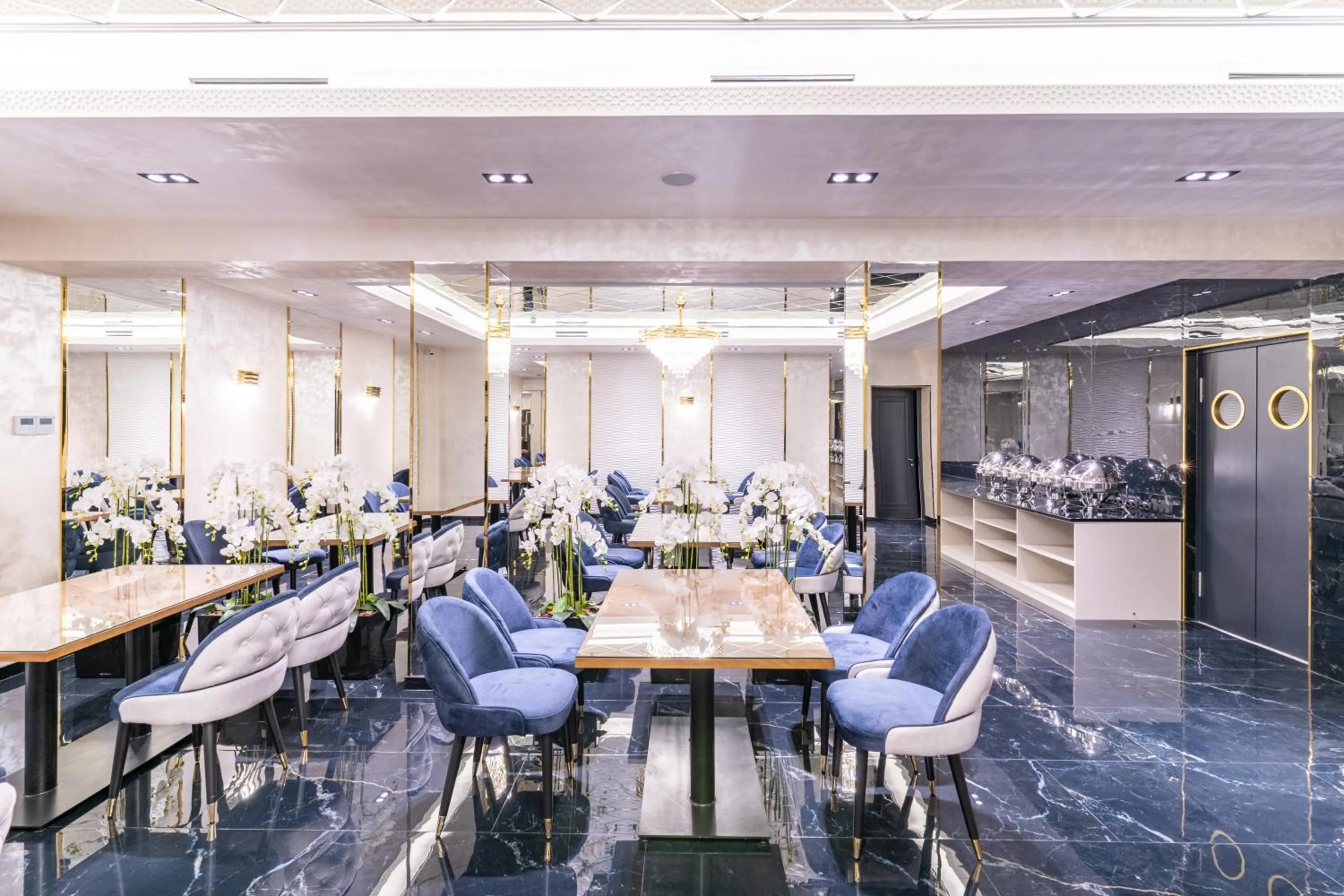 Restaurant/places to eat in MIRZO HOTEL