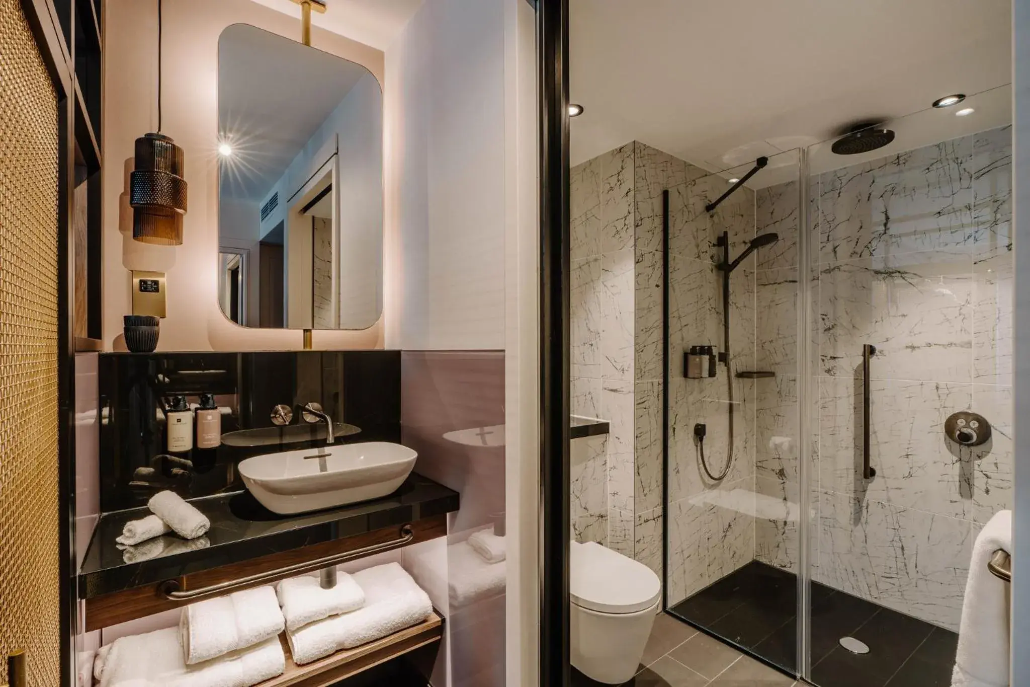 Deluxe Queen Room with Sofa Bed in The Halyard Liverpool, Vignette Collection by IHG Deluxe Queen Room with Sofa Bed in The Halyard Liverpool, Vignette Collection by IHG