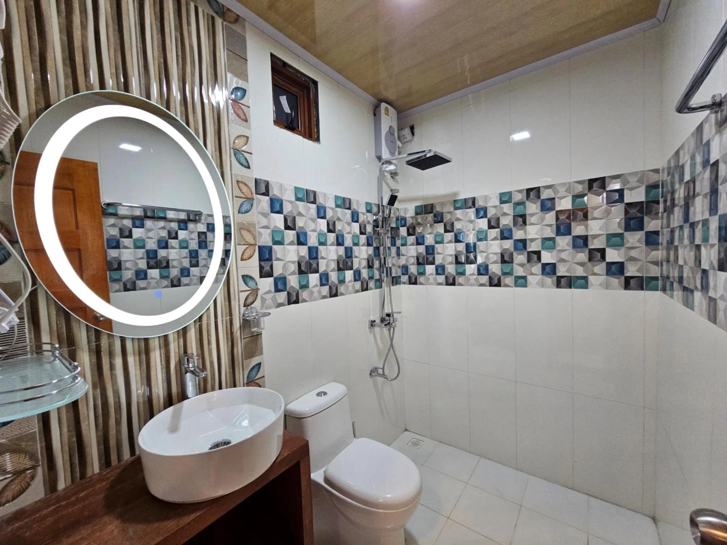 Shower in Batuta Maldives Inn