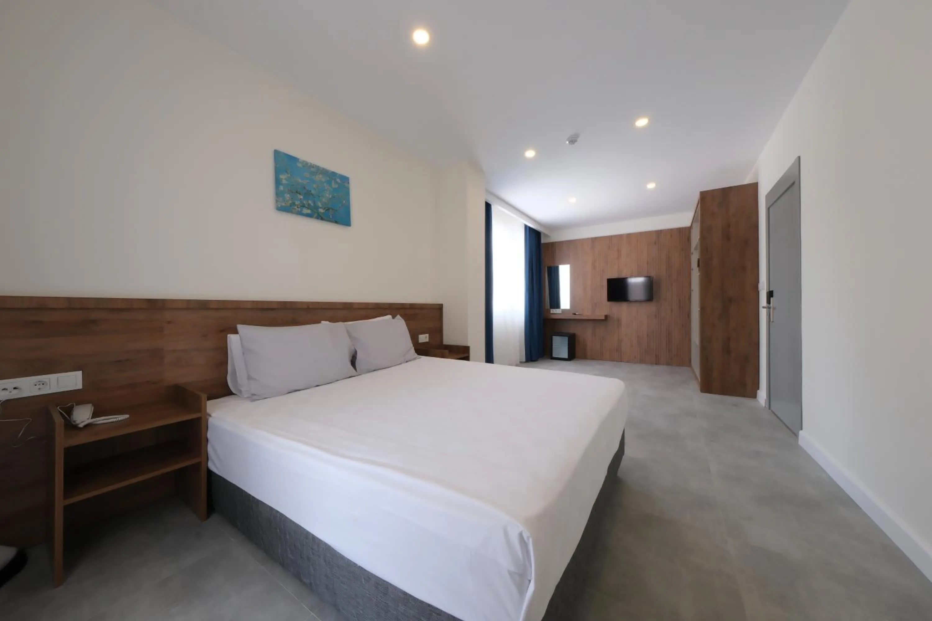 Living room, Bed in Premier Inn City Antalya