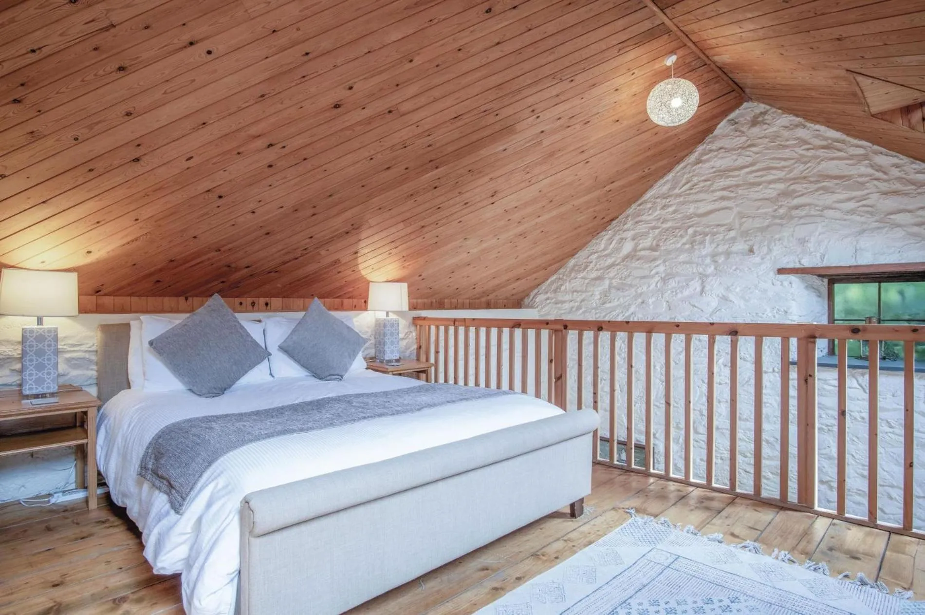 Floor plan, Bed in The Apple Store - 1 Bedroom Cottage - St Ishmaels