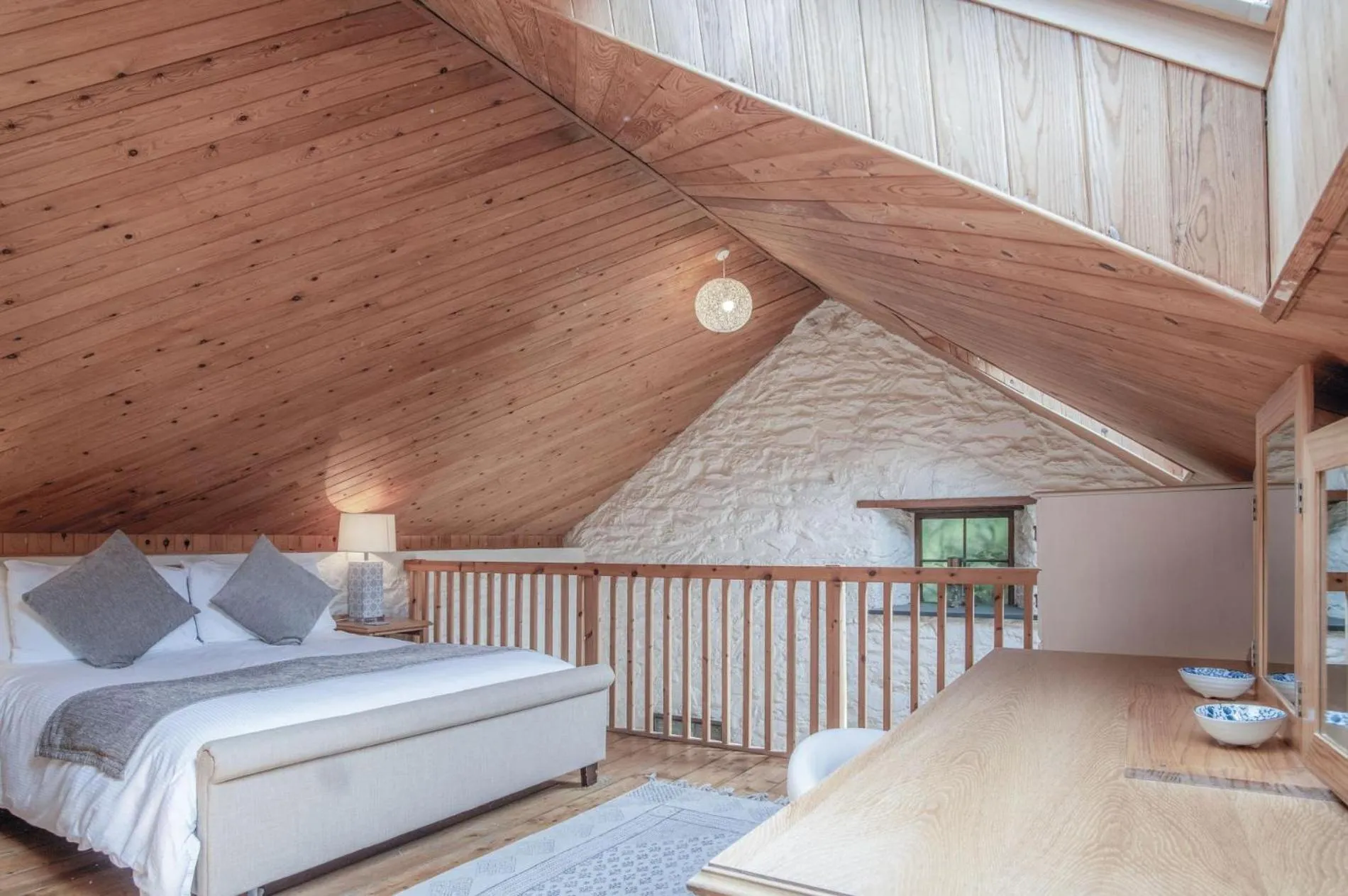 Floor plan, Bed in The Apple Store - 1 Bedroom Cottage - St Ishmaels