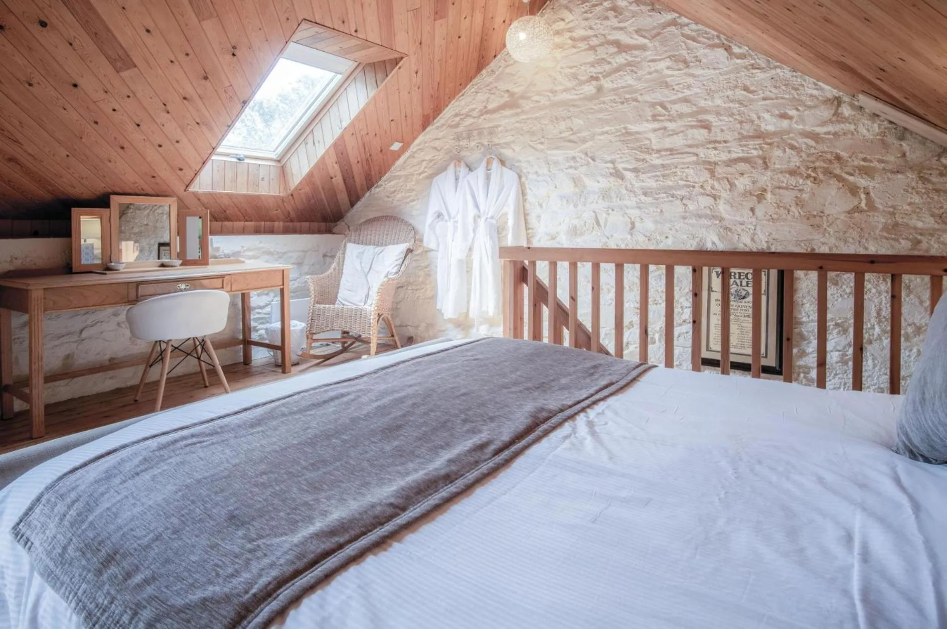 Floor plan, Bed in The Apple Store - 1 Bedroom Cottage - St Ishmaels