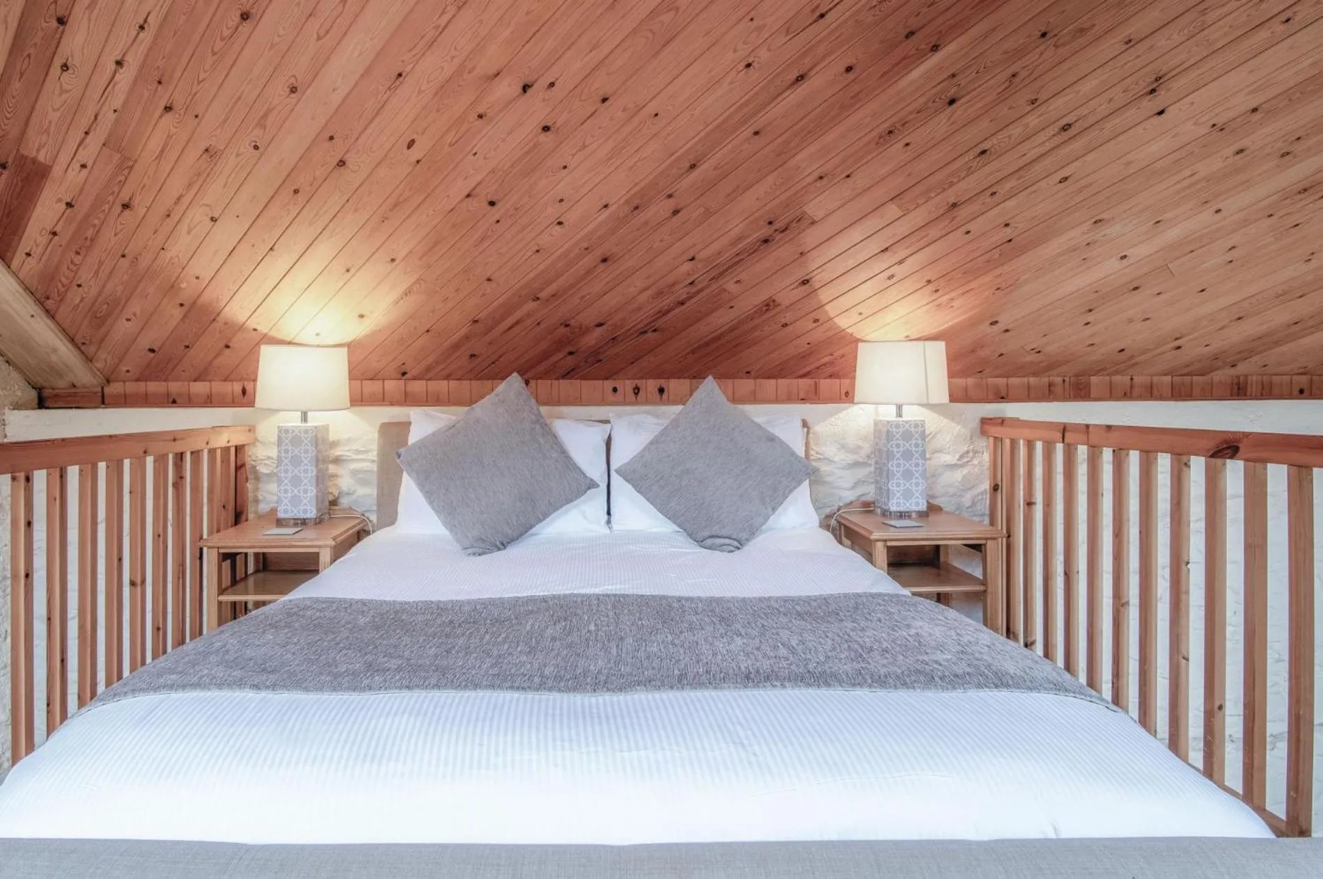 Floor plan, Bed in The Apple Store - 1 Bedroom Cottage - St Ishmaels