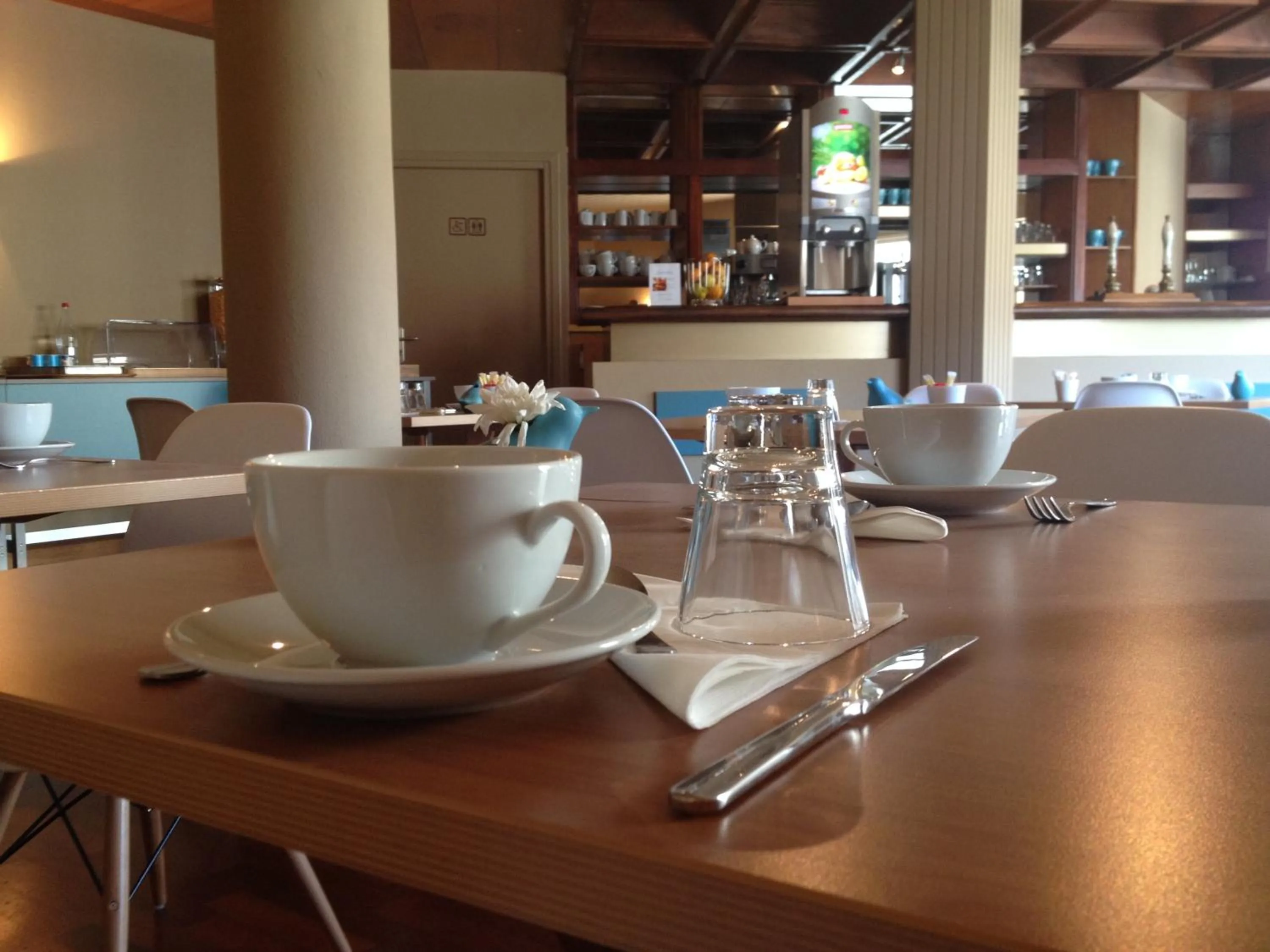 Restaurant/places to eat in Moka Hotel