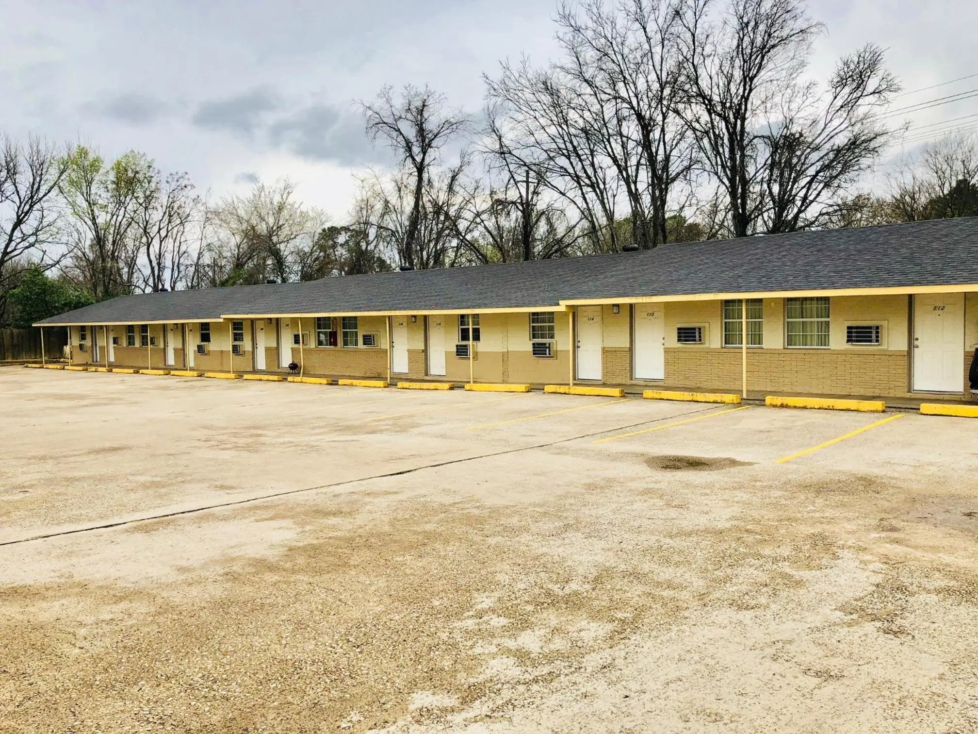 Property building in Sunset Inn Longview