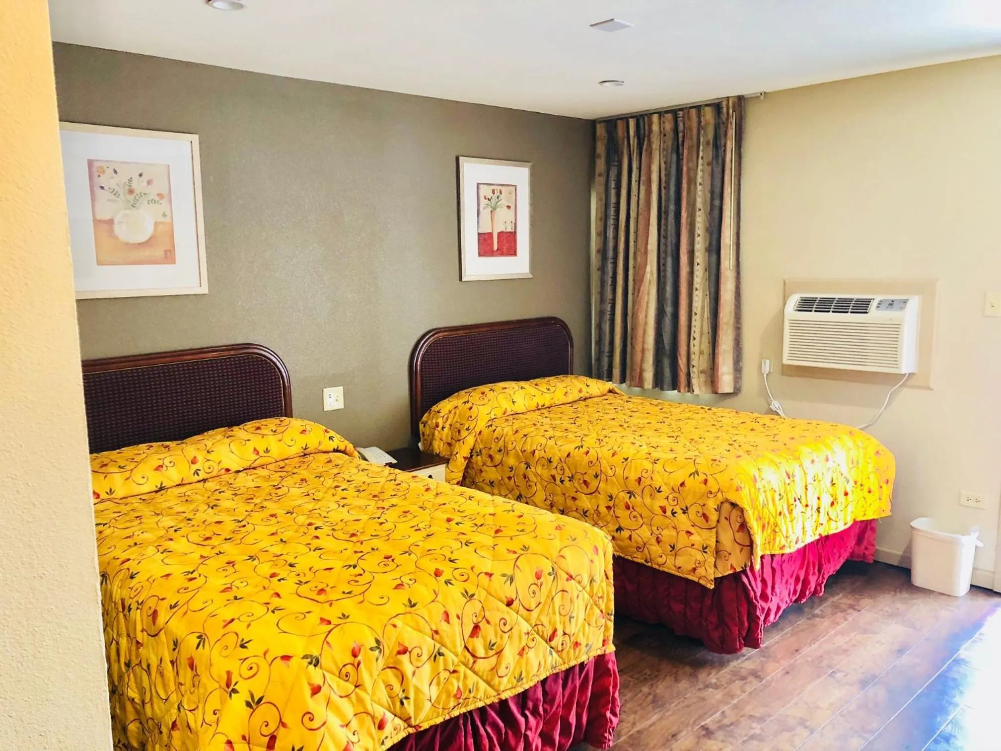 Bed in Sunset Inn Longview