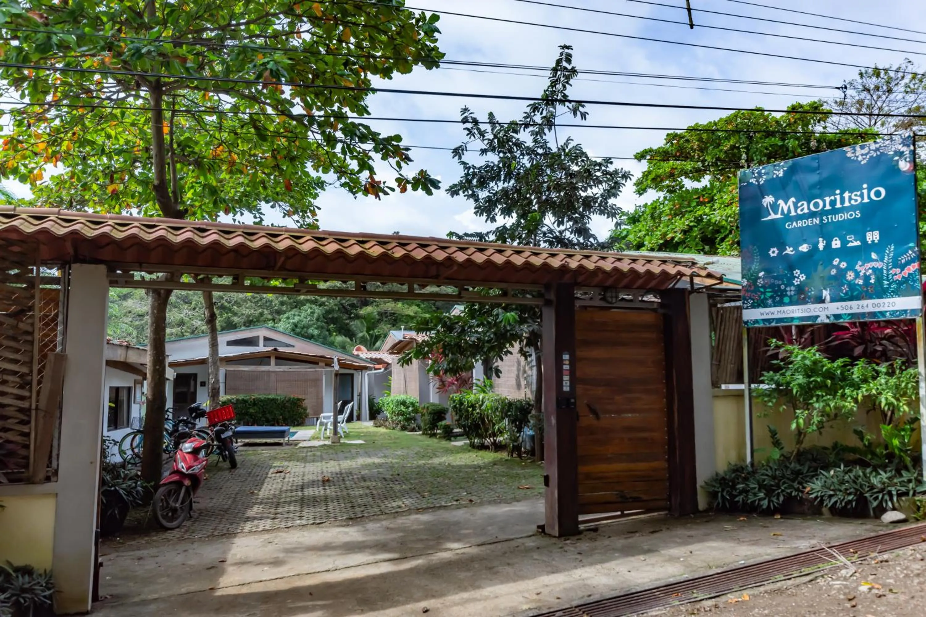 Street view in Maoritsio Garden Studios