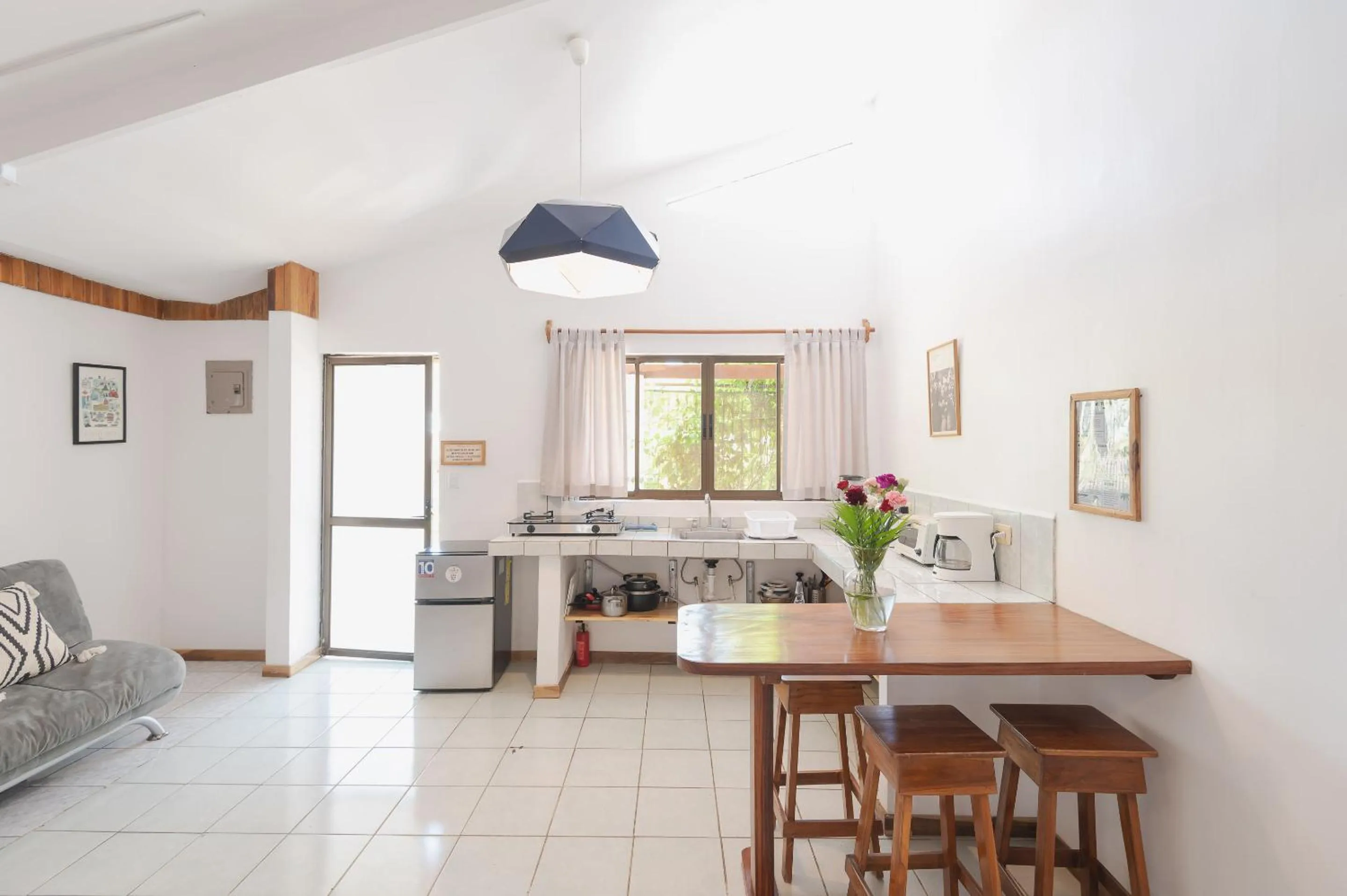 Kitchen or kitchenette in Maoritsio Garden Studios