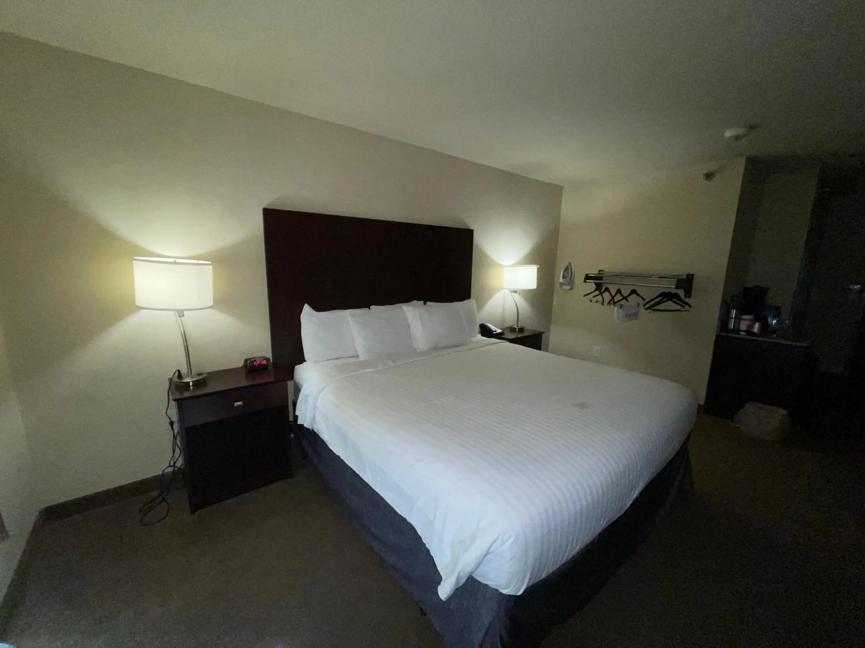 Bed in AmeriVu inn and Suites - Crookston